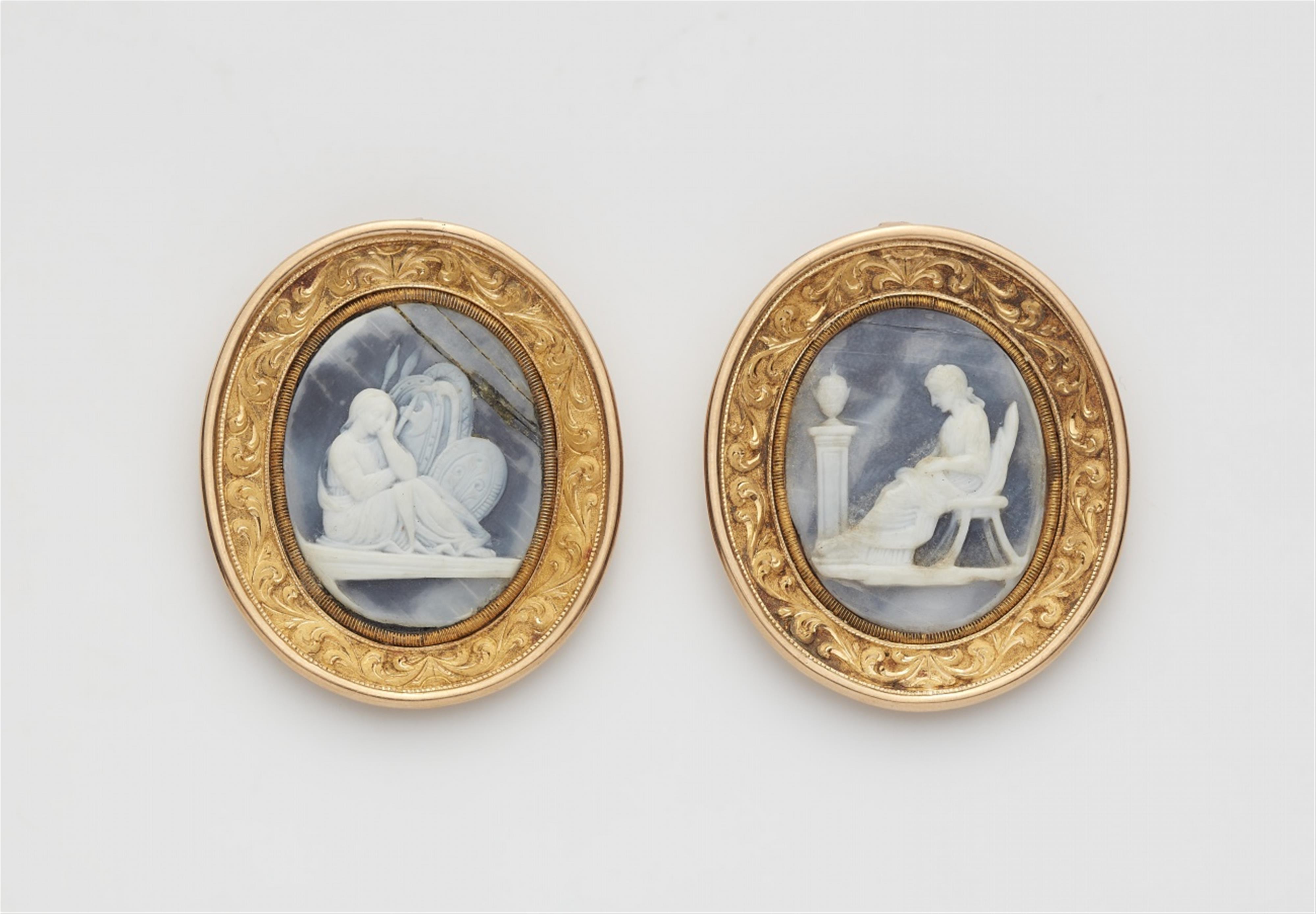 A pair of 18k gold Neoclassical shell cameos - image-1