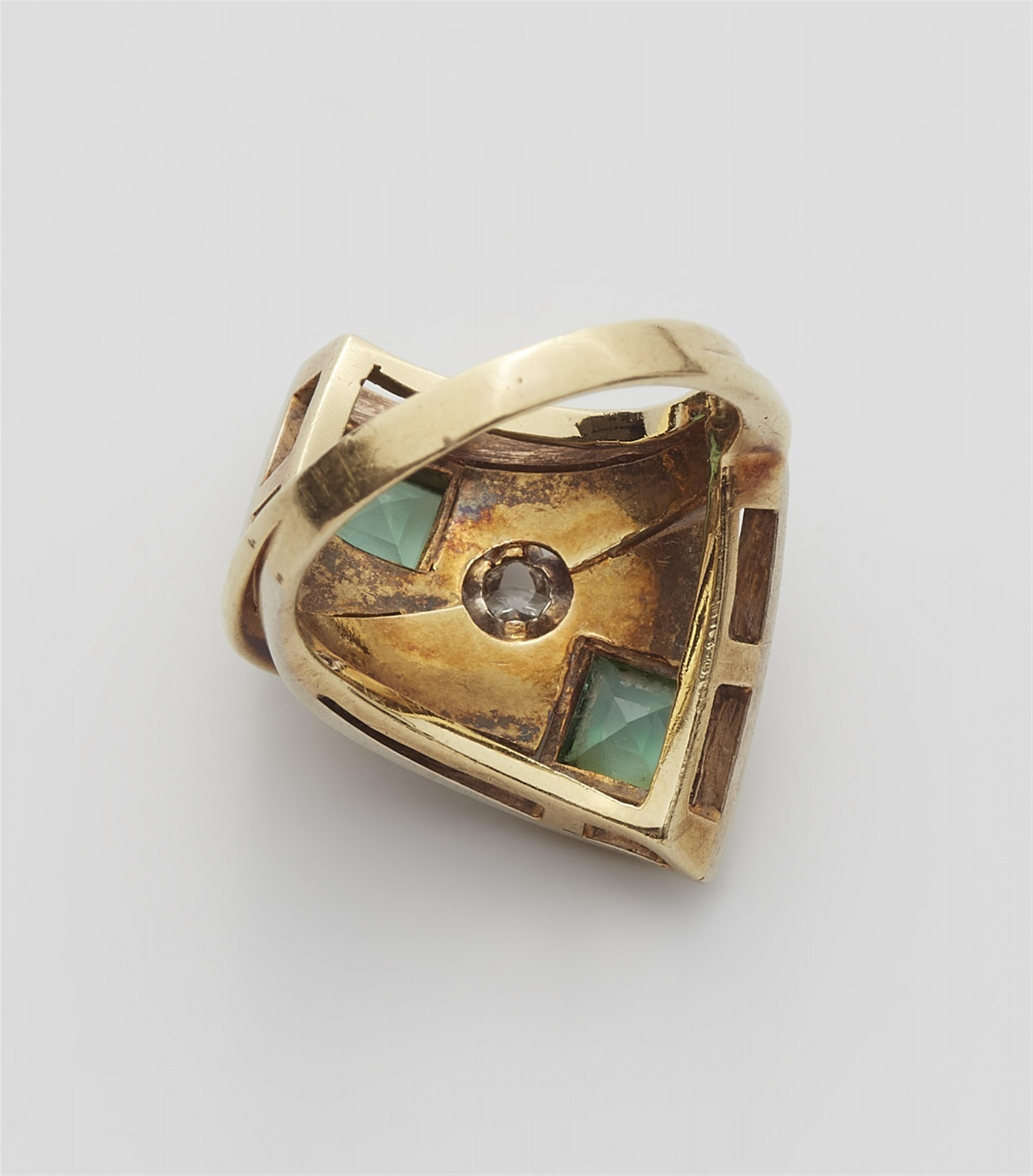 A 14k gold emerald ring - image-2