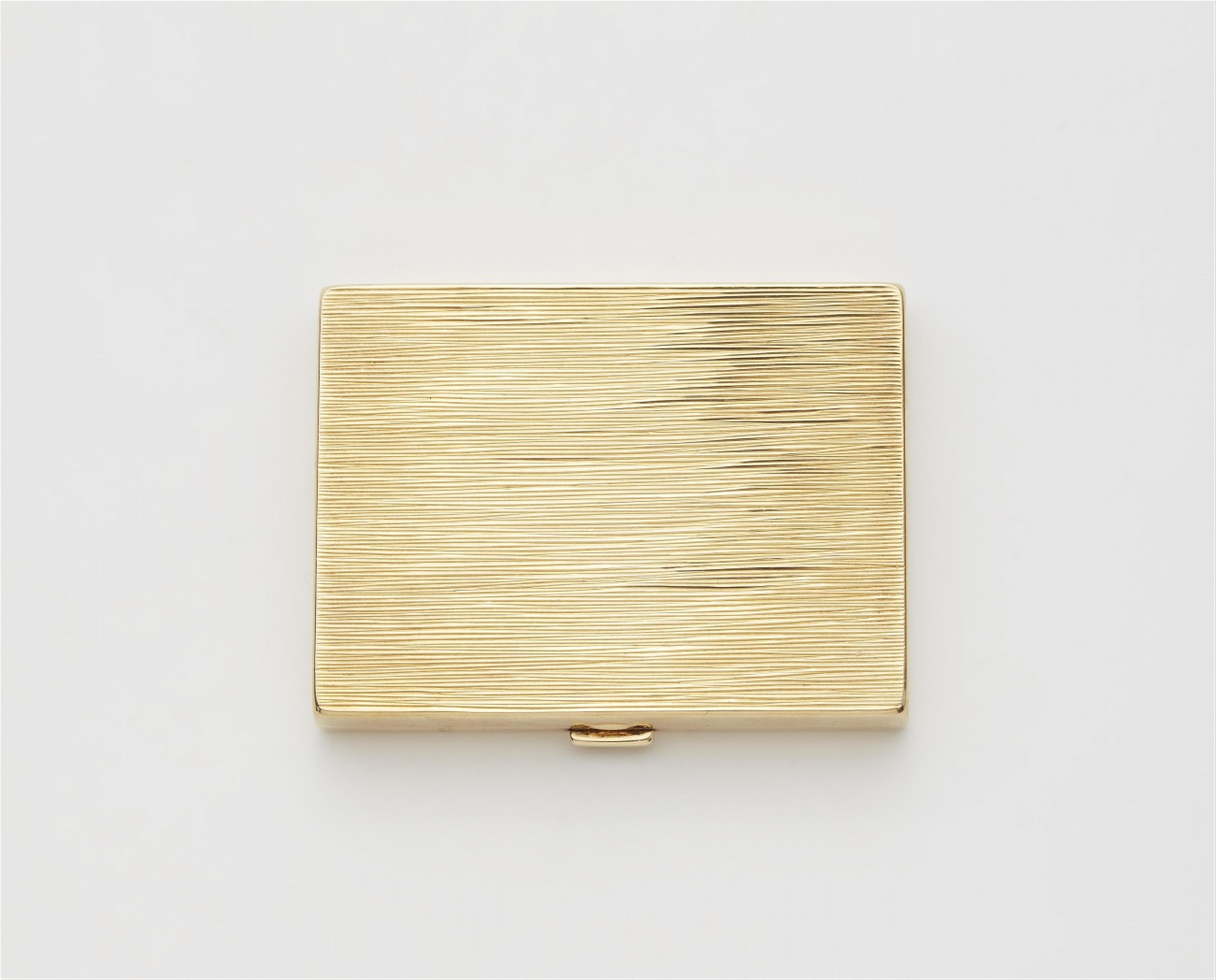 A 14k gold powder compact - image-1