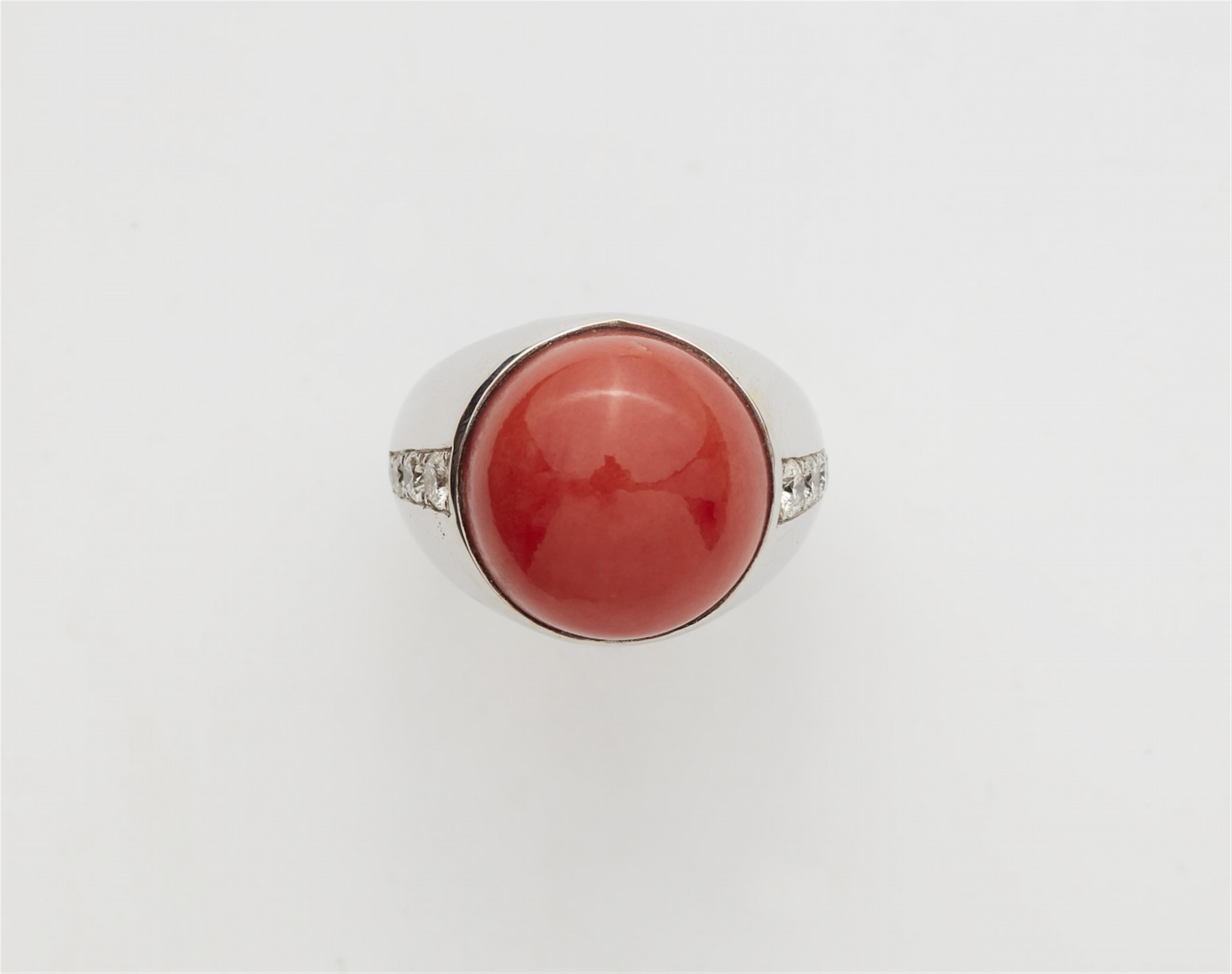 An 18k white gold coral cabochon ring - image-1