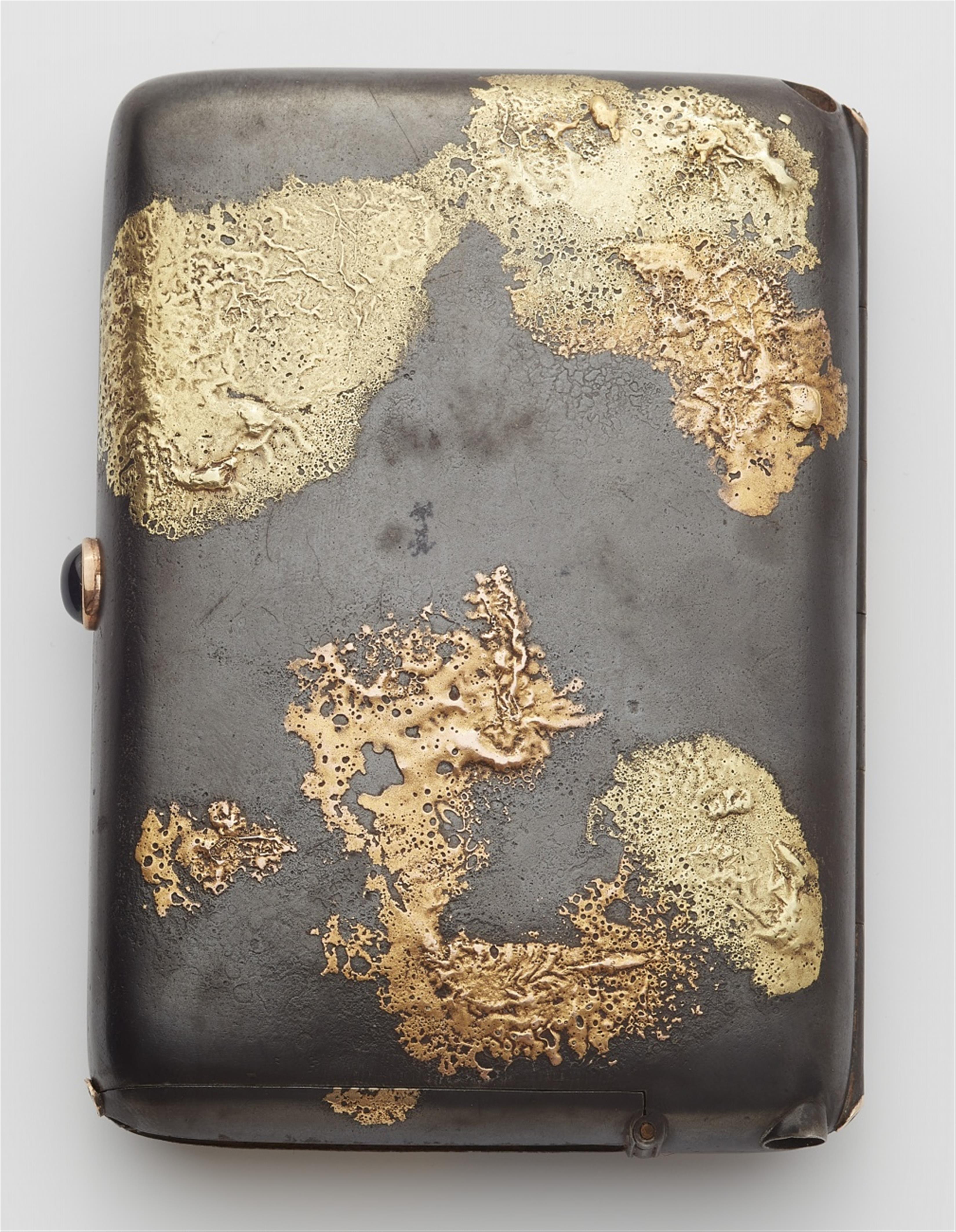 A Japonisme style gold and gun metal cigarette case - image-2