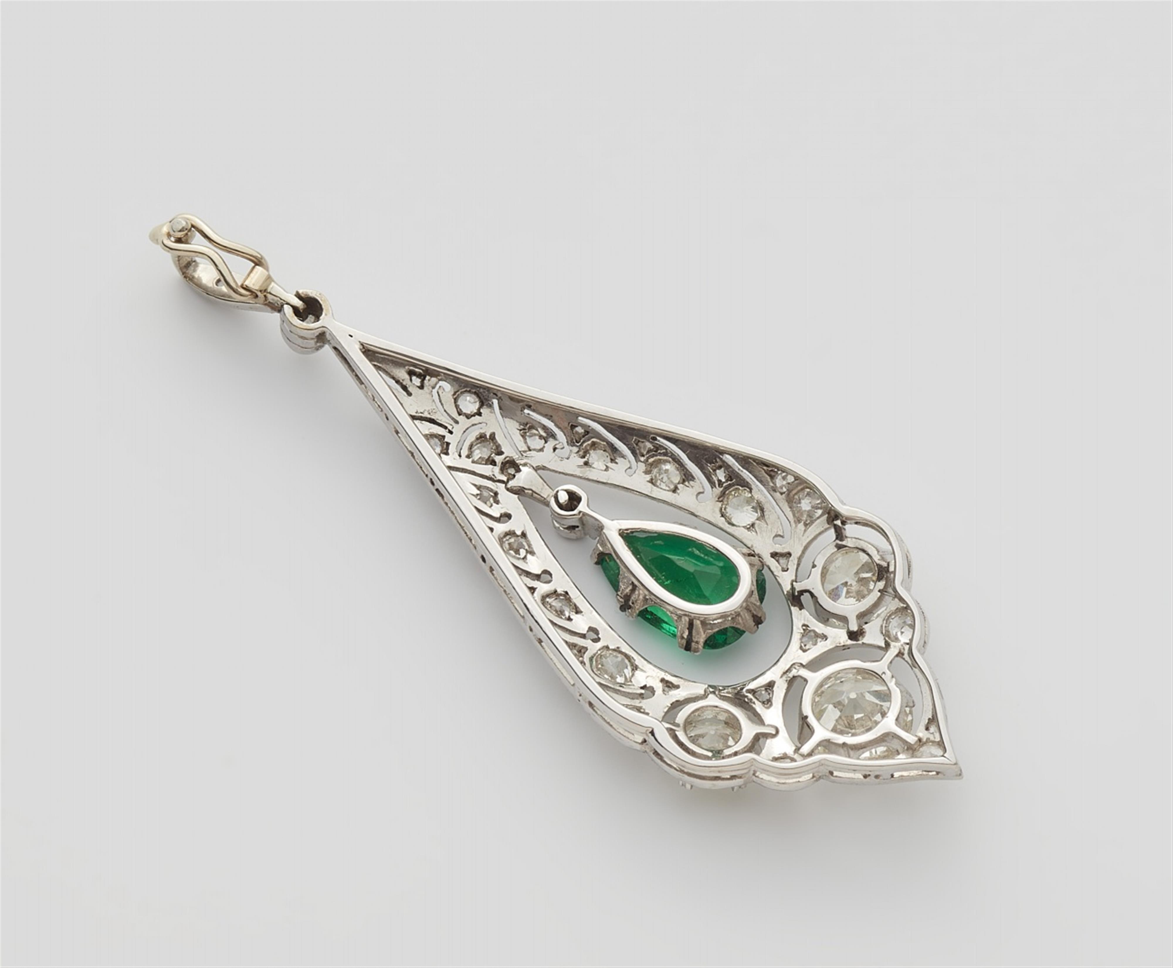 An Art Déco 18k white gold diamond and Colombian emerald pendant - image-3