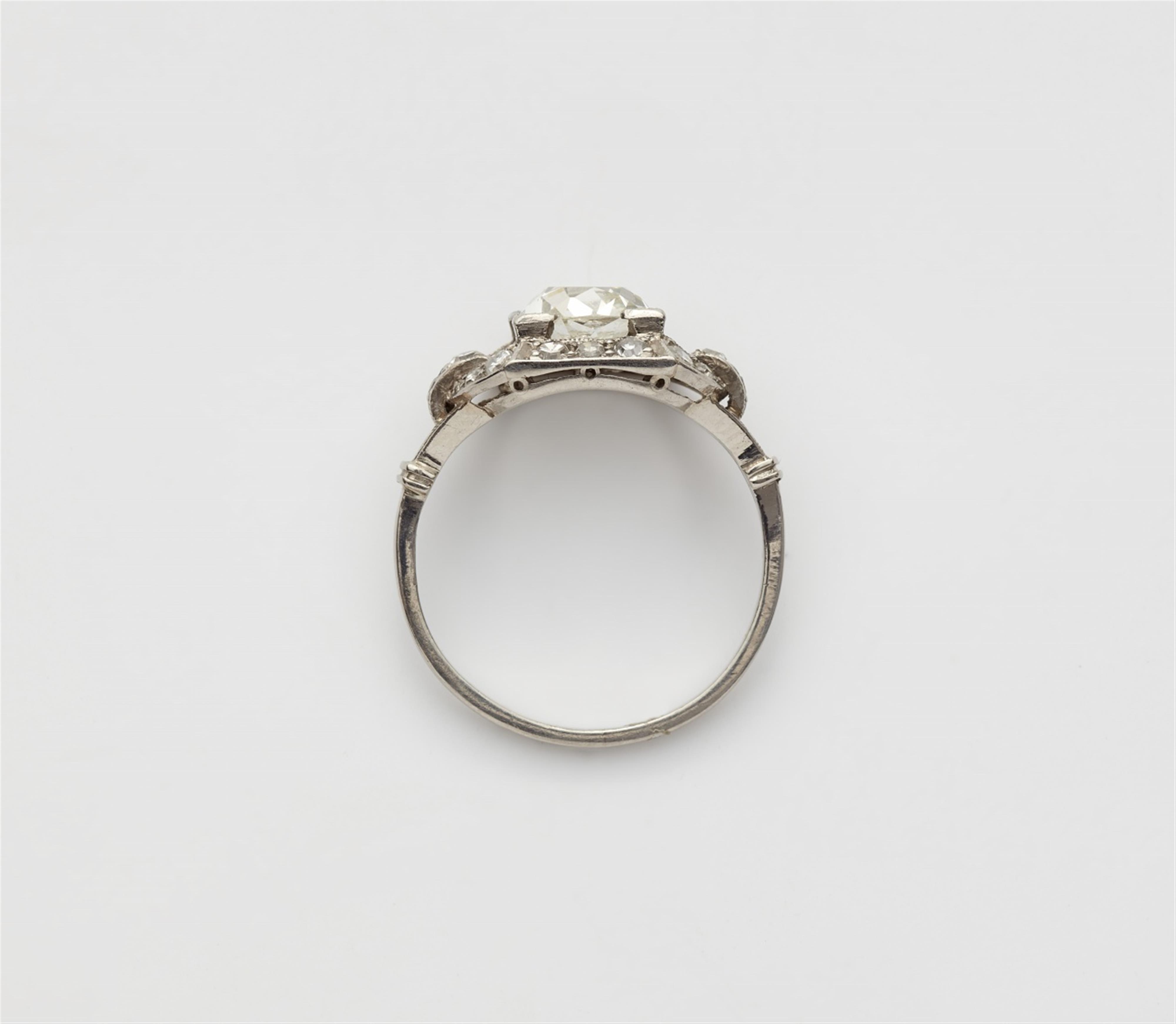 A Belle Epoque 18k white gold diamond solitaire ring - image-2