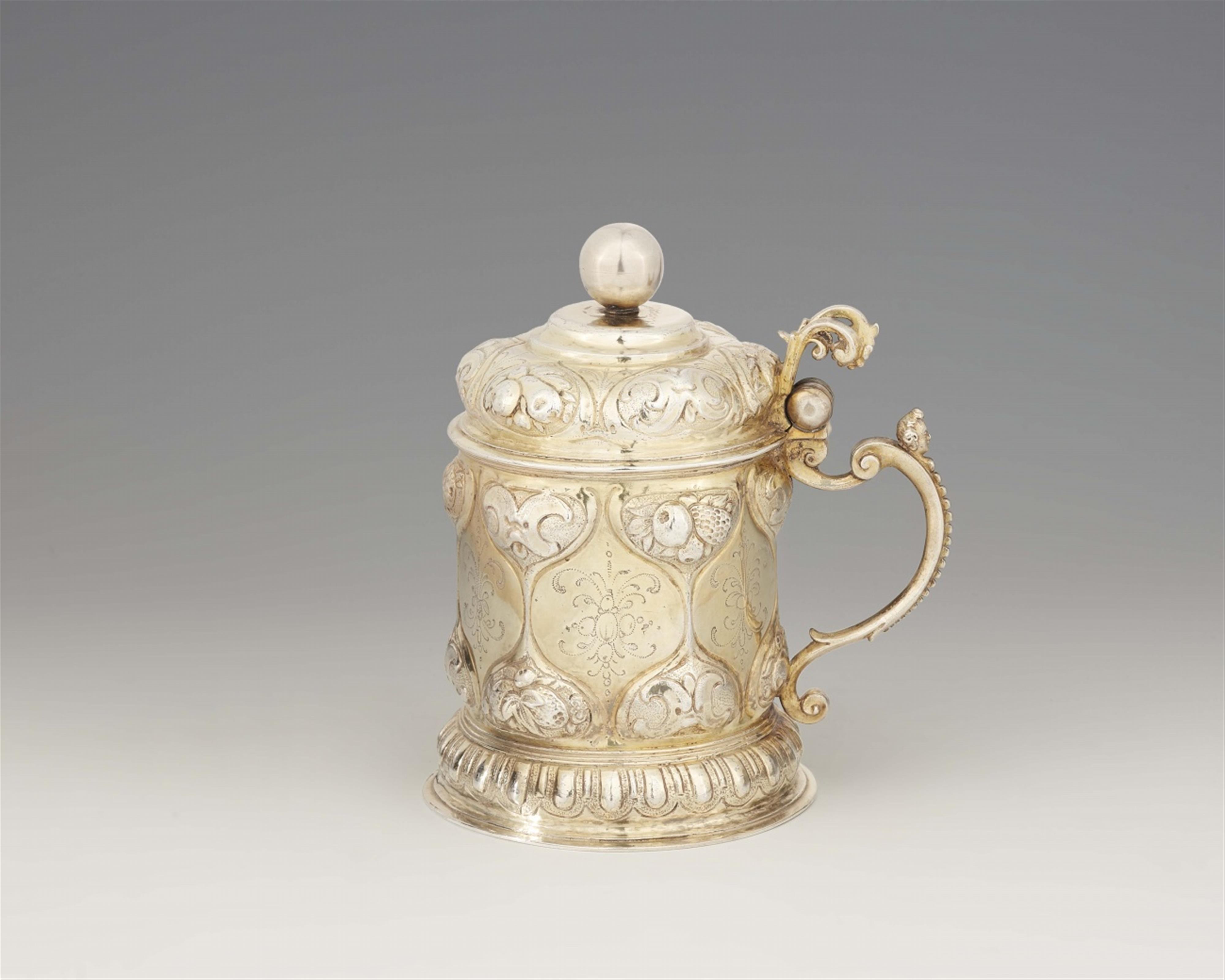 A small Nuremberg silver gilt tankard - image-1