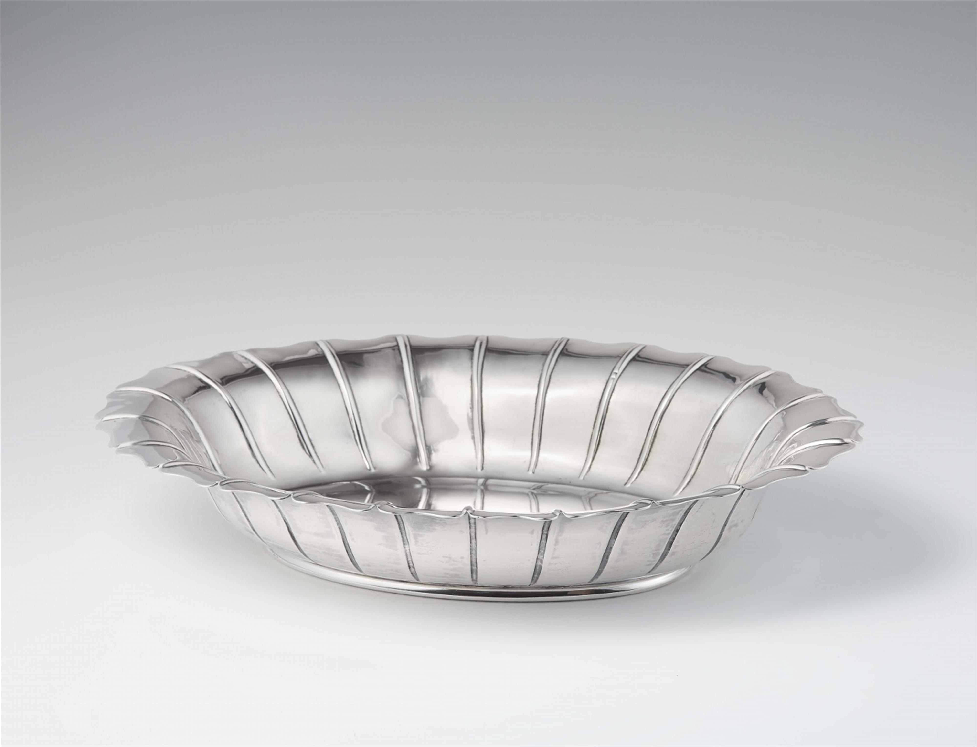 A George III silver dish - image-1