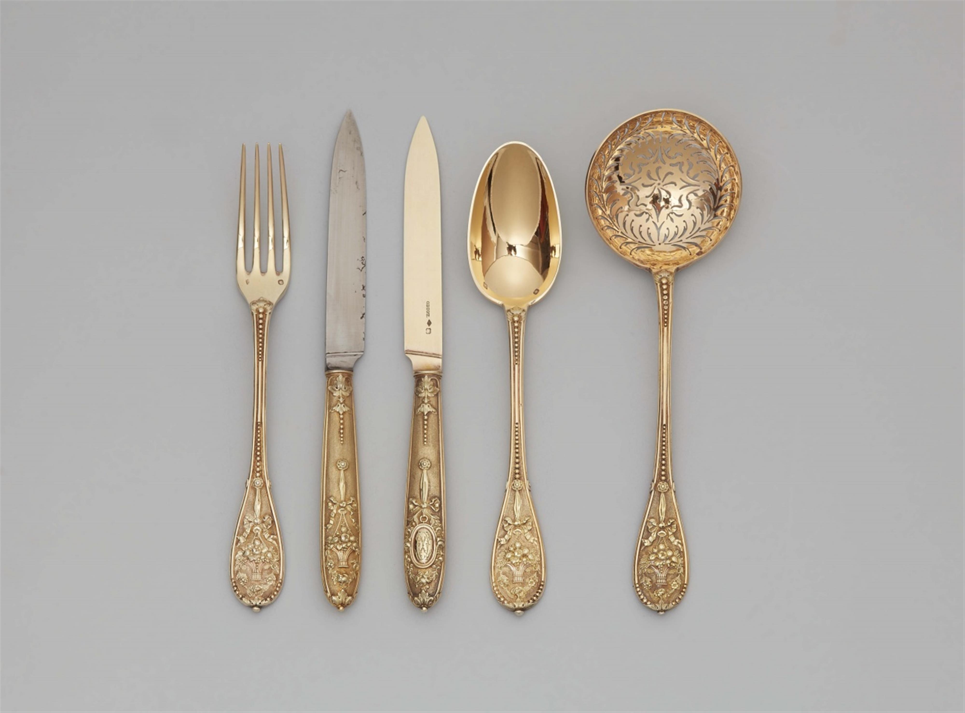 A set of Parisian silver gilt dessert cutlery in a fitted case - image-4