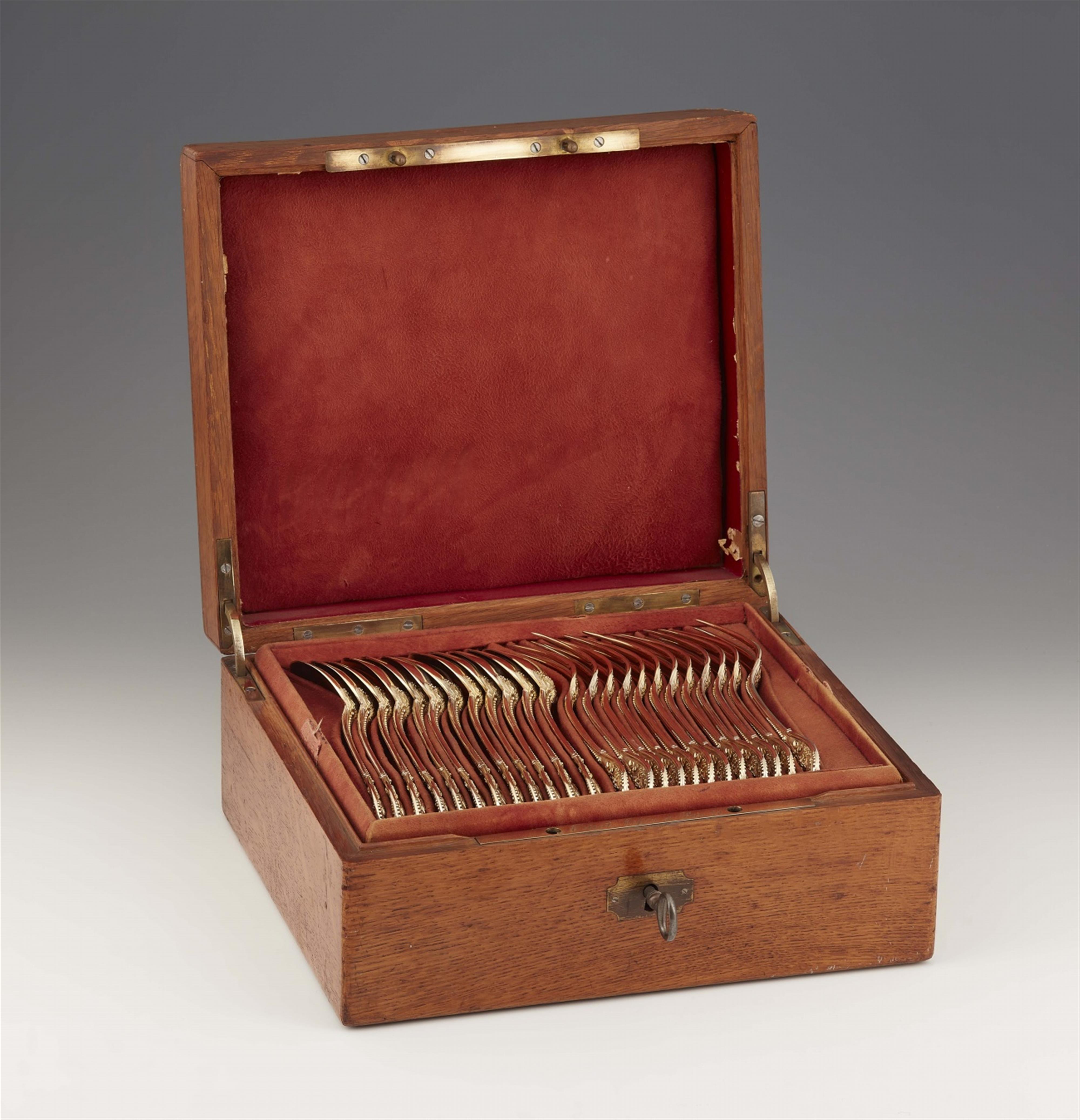 A set of Parisian silver gilt dessert cutlery in a fitted case - image-1