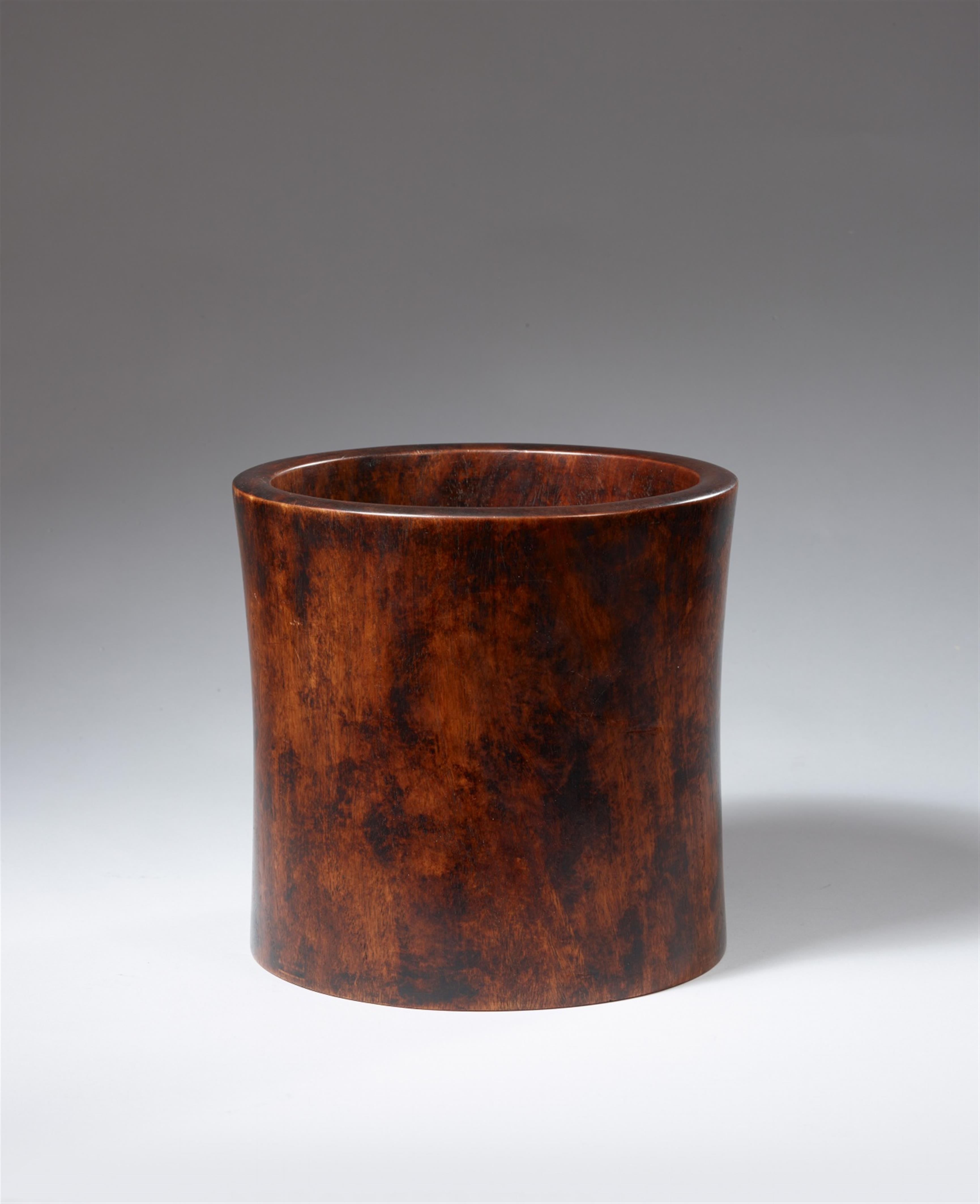 A very large hongmu wood brush pot or scroll holder. Qing dynasty, 18th/19th century - image-2