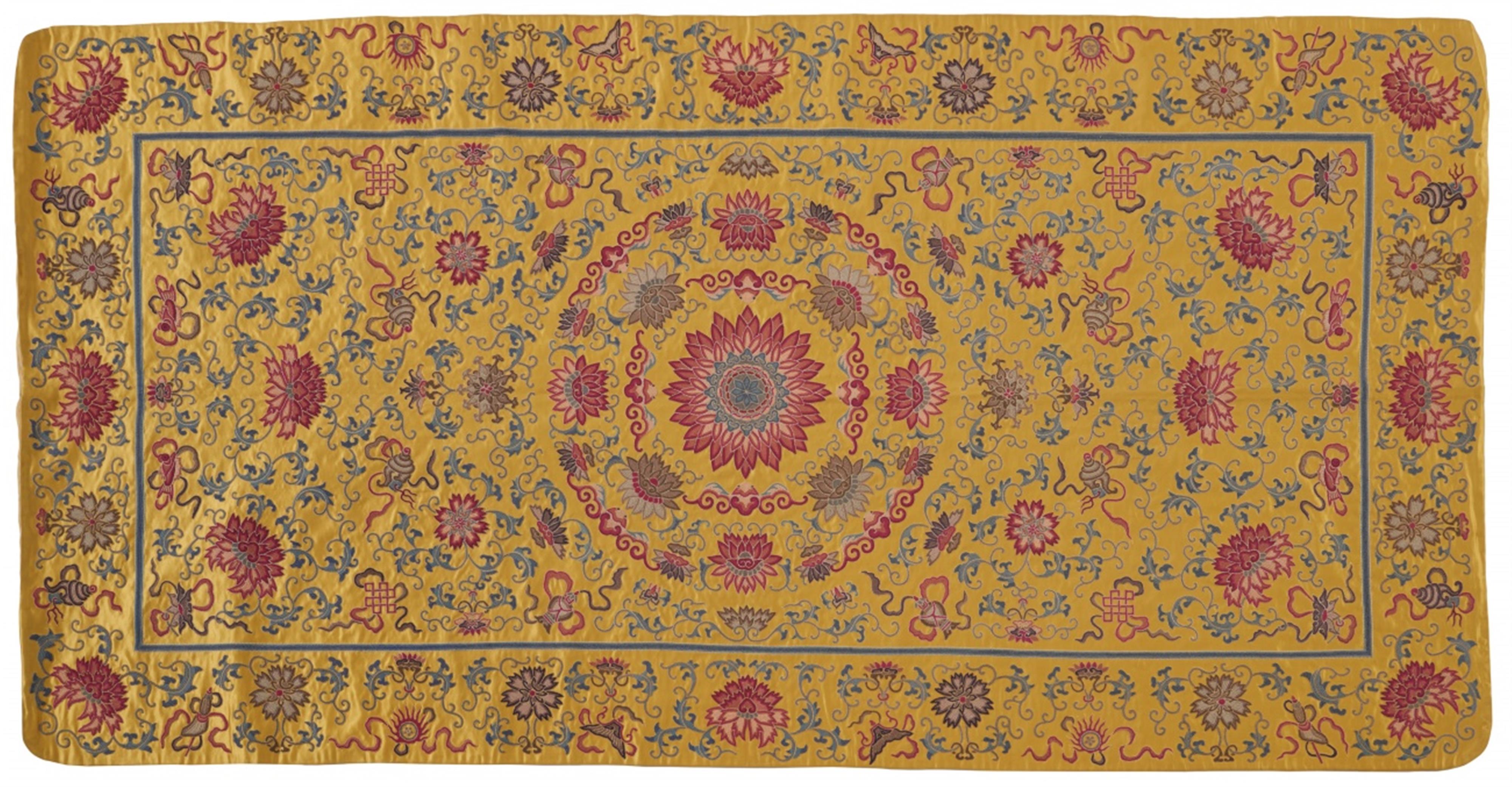 An embroidered yellow satin kang seat cushion cover. Around 1900 - image-1