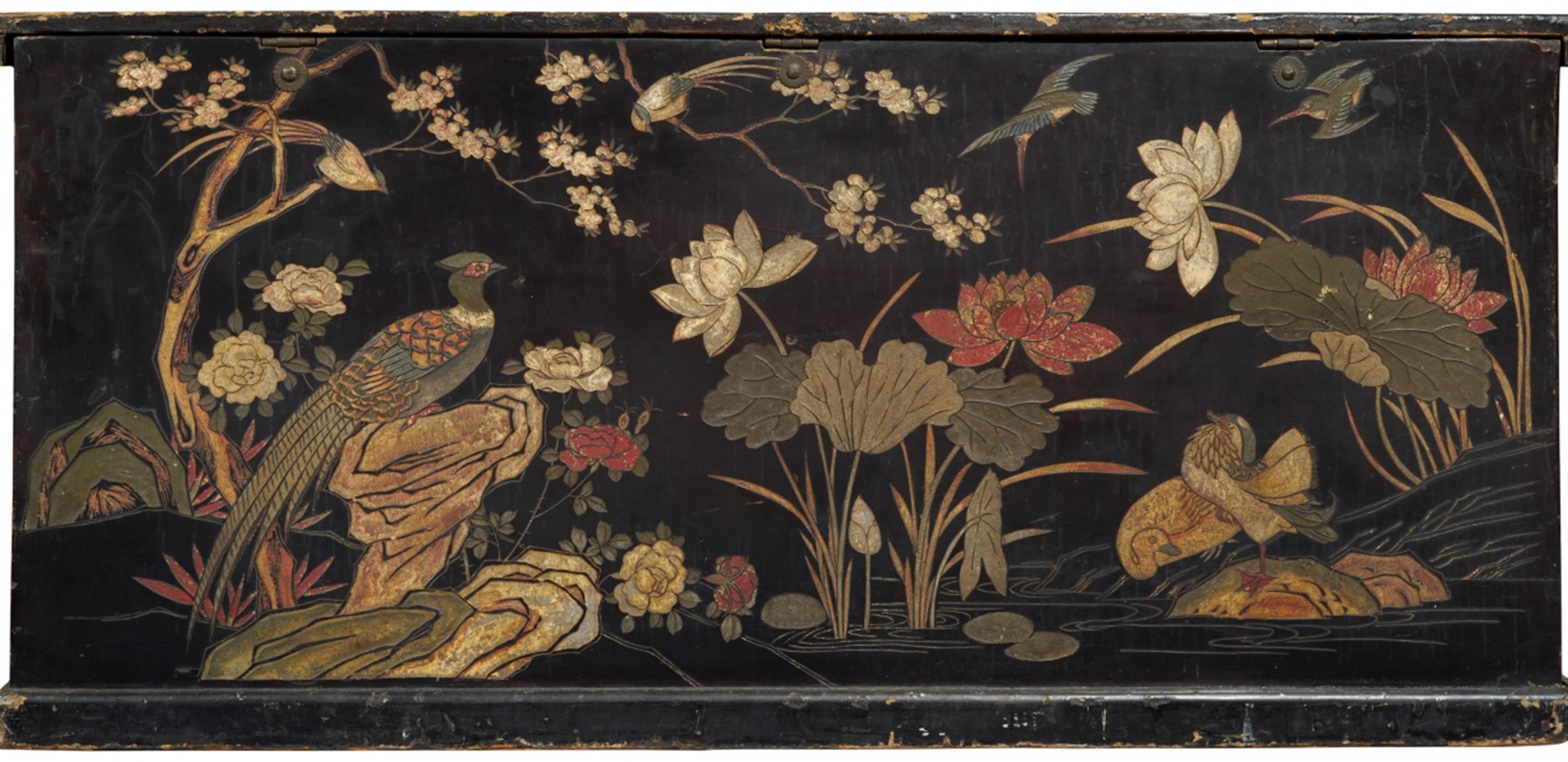 Sehr große Koromandel-Truhe. Holz, Lack und Bronze. Kangxi-Periode (1661 - 1722) - image-4