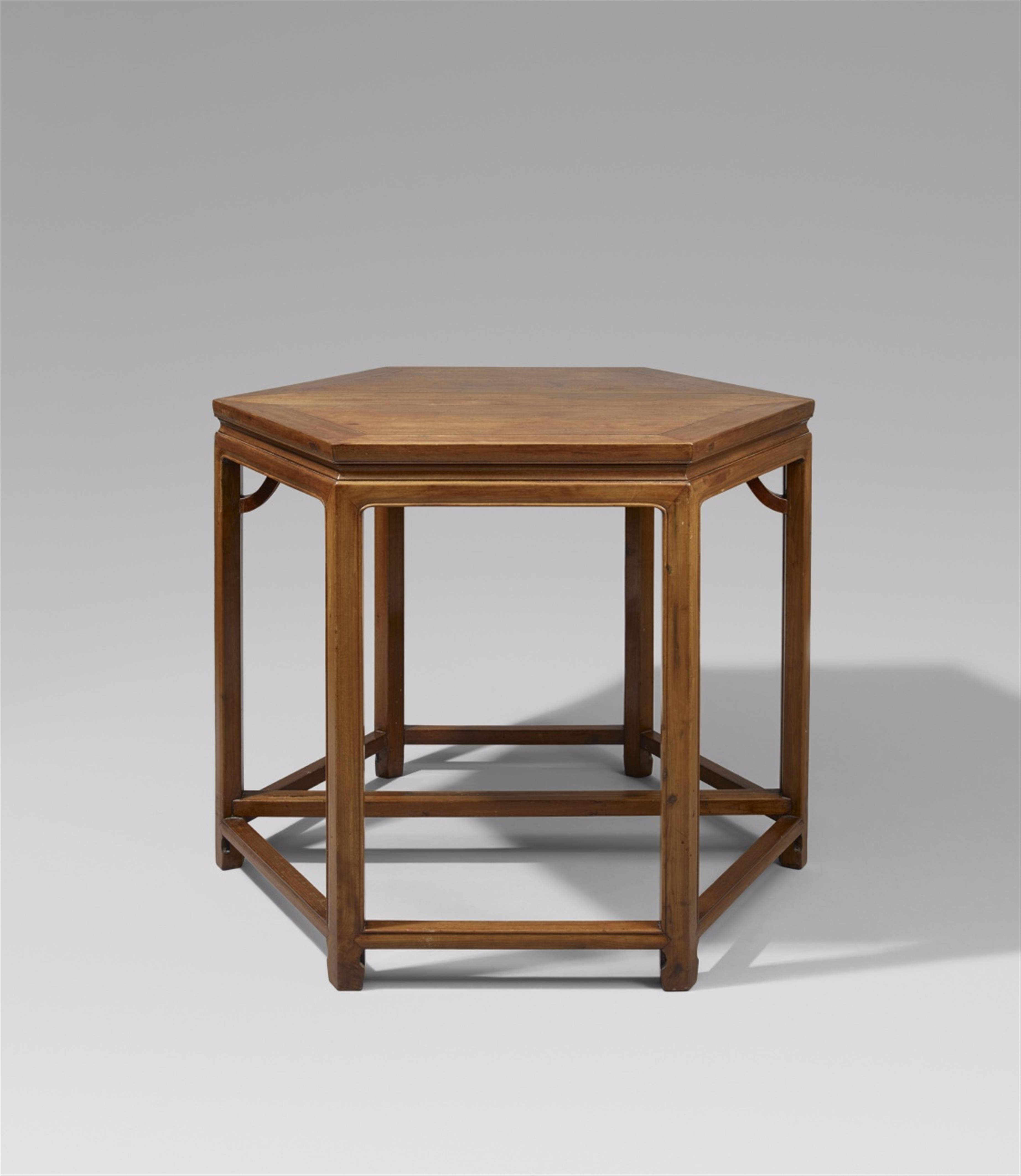 A pair of trapezoid hongmu wood tables. 19th century - image-3