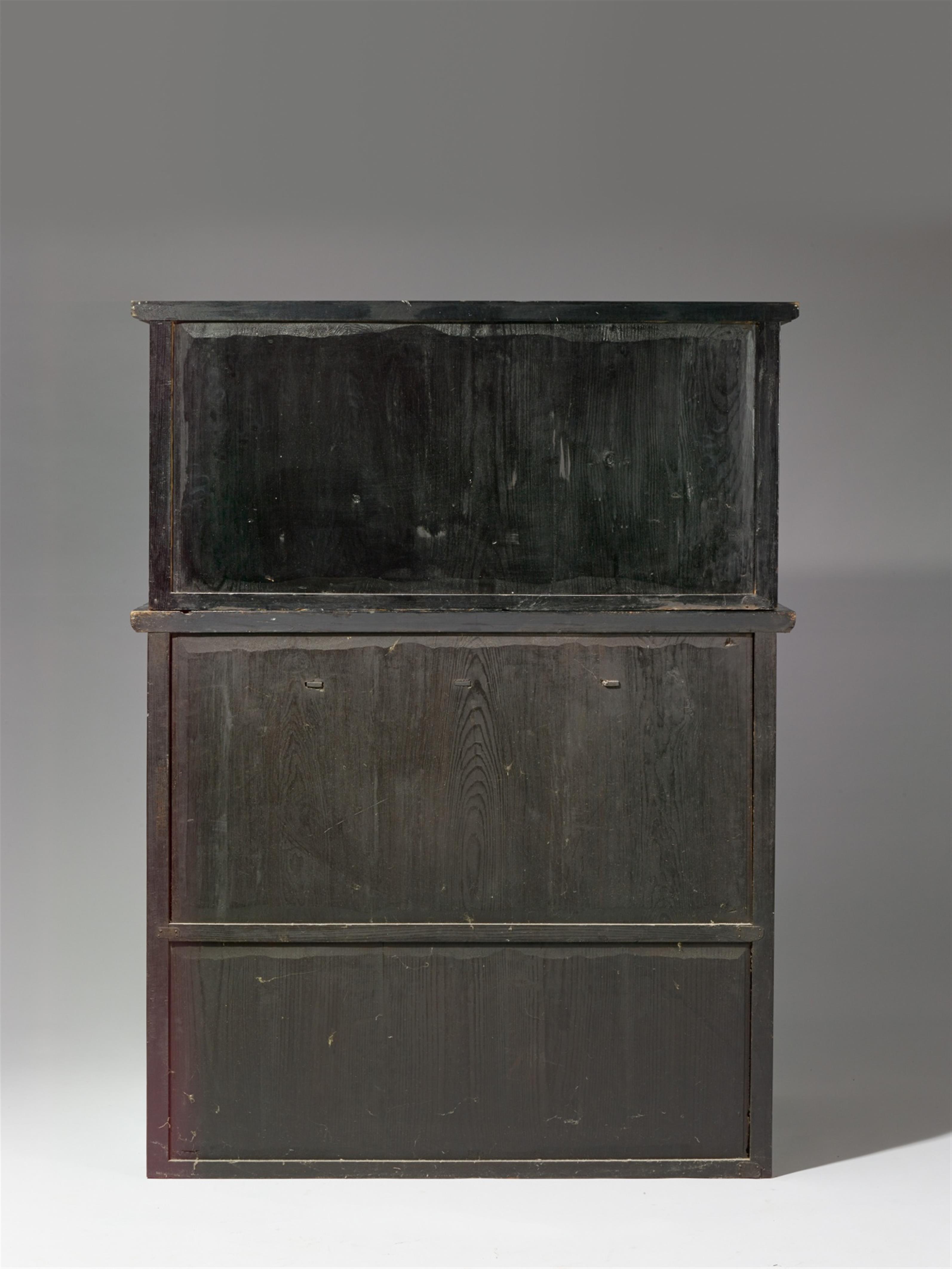 A large Korean chest (ich'ung jang). Two kinds of wood, including zelkova. 19th/20th century - image-2