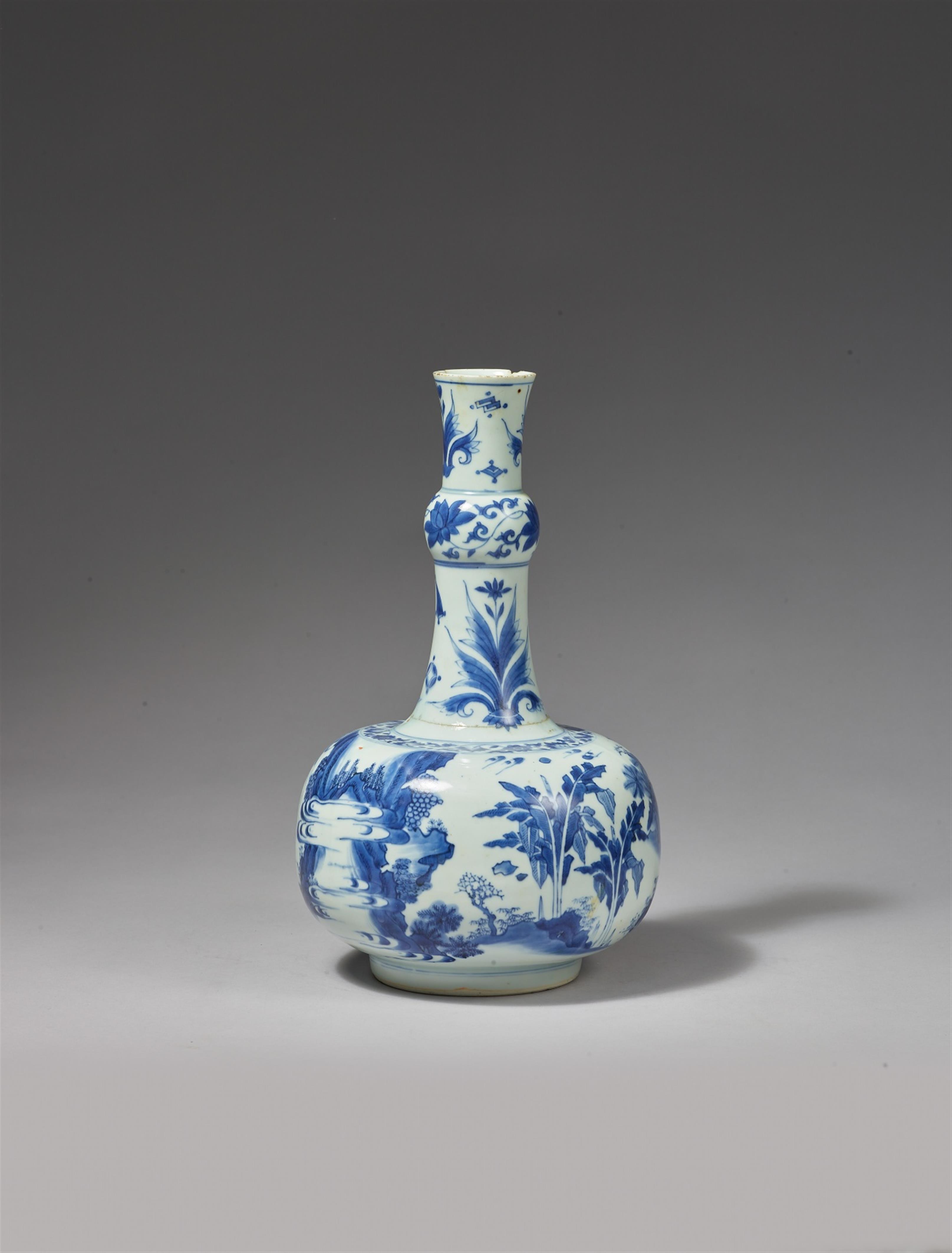 A blue and white bottle vase. Chongzhen period (1628-1644) - image-2