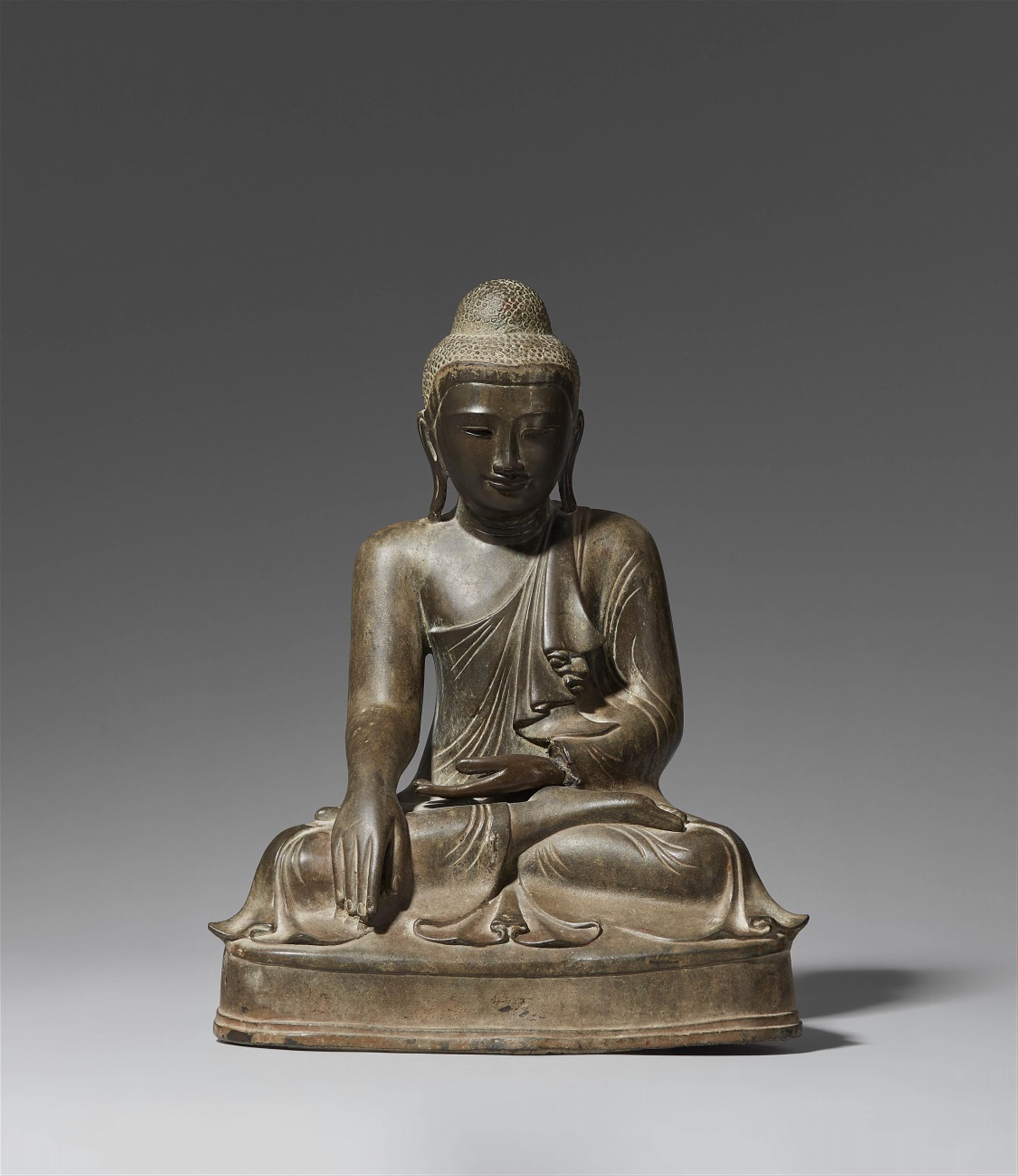 A Mandalay bronze figure of Buddha Shakyamuni. Bronze. Burma.19th century - image-1