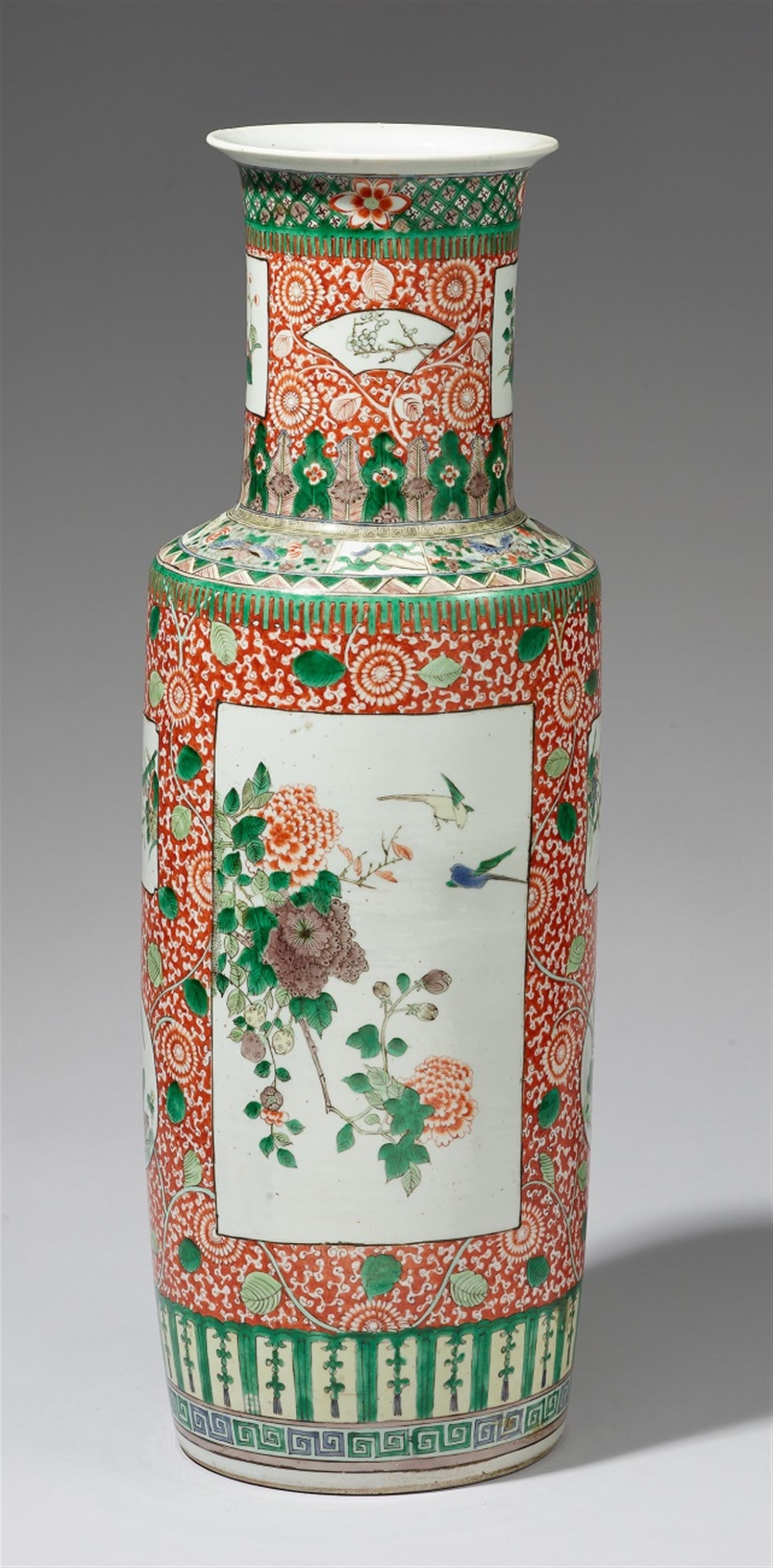 A familler verte rouleau vase. 19th century - image-2