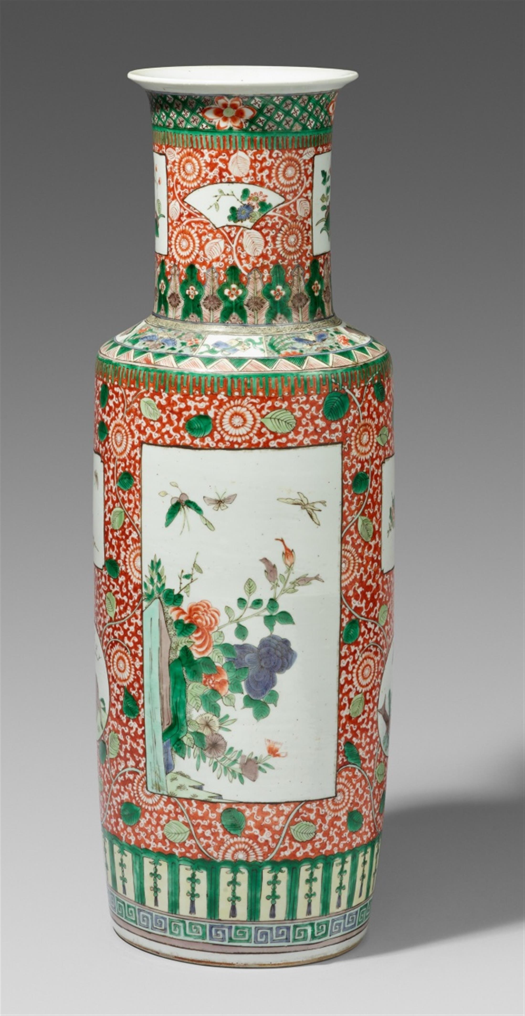 A familler verte rouleau vase. 19th century - image-1