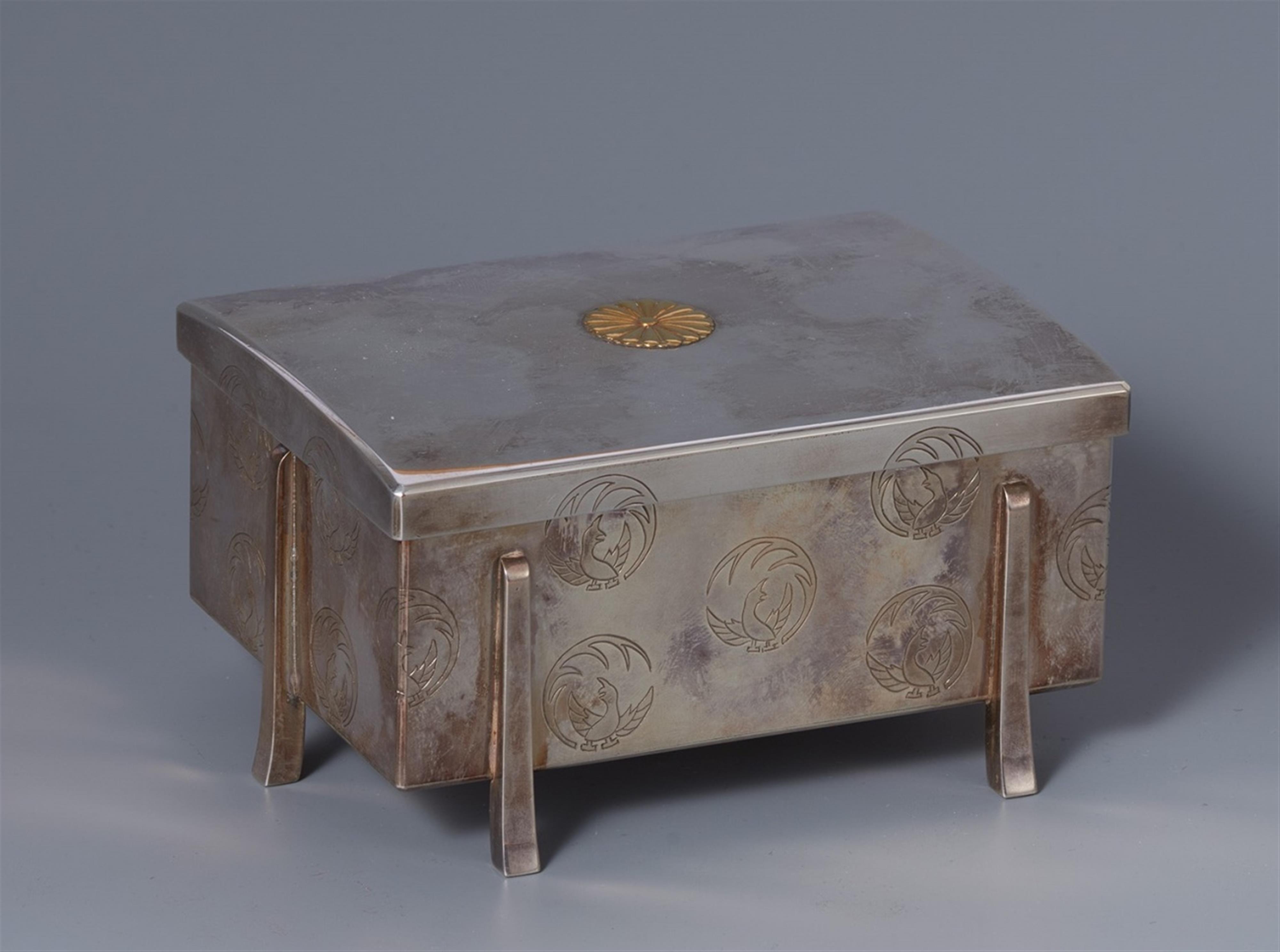 A silver tobacco box and cover. Dateable to 1928 - image-2