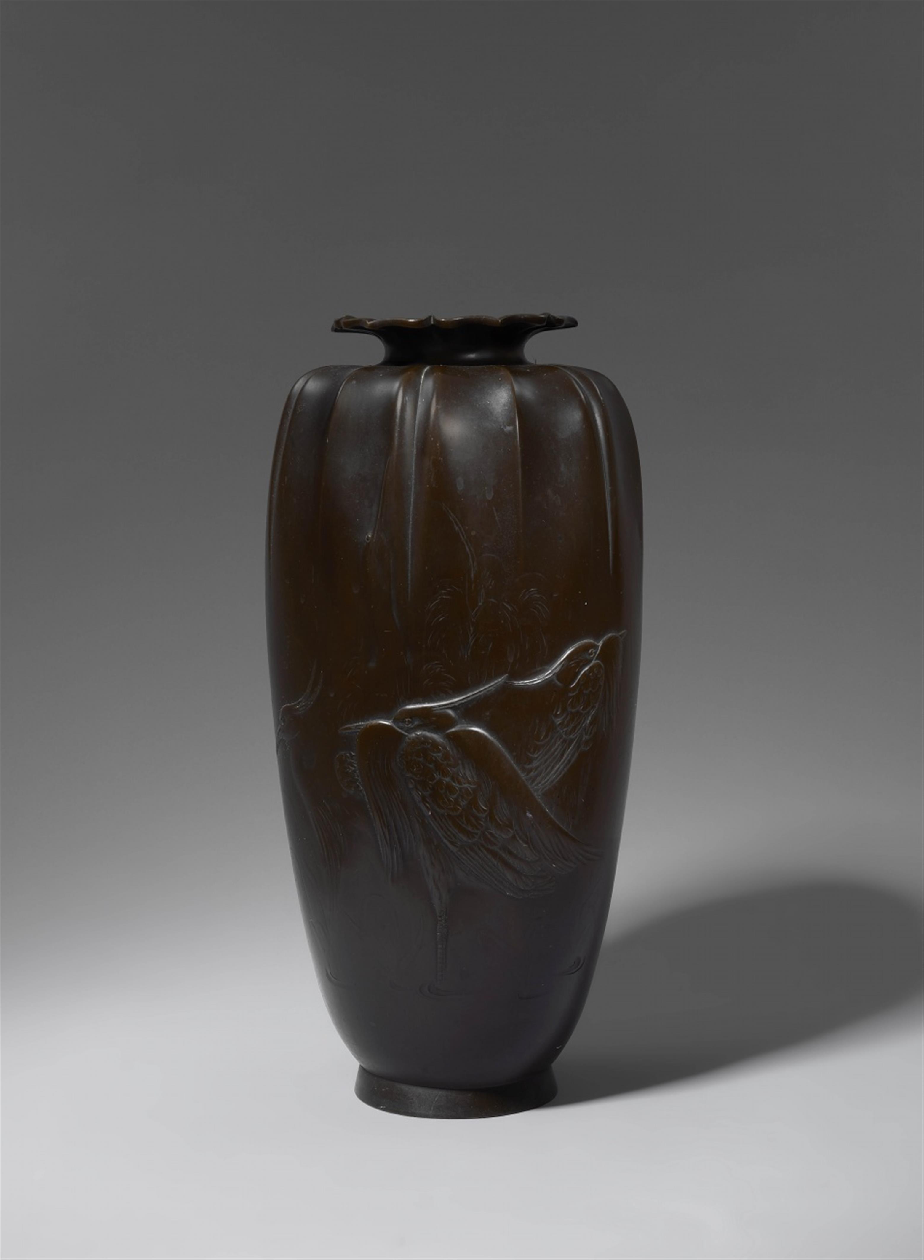 A very large bronze vase. Late 19th century - image-1