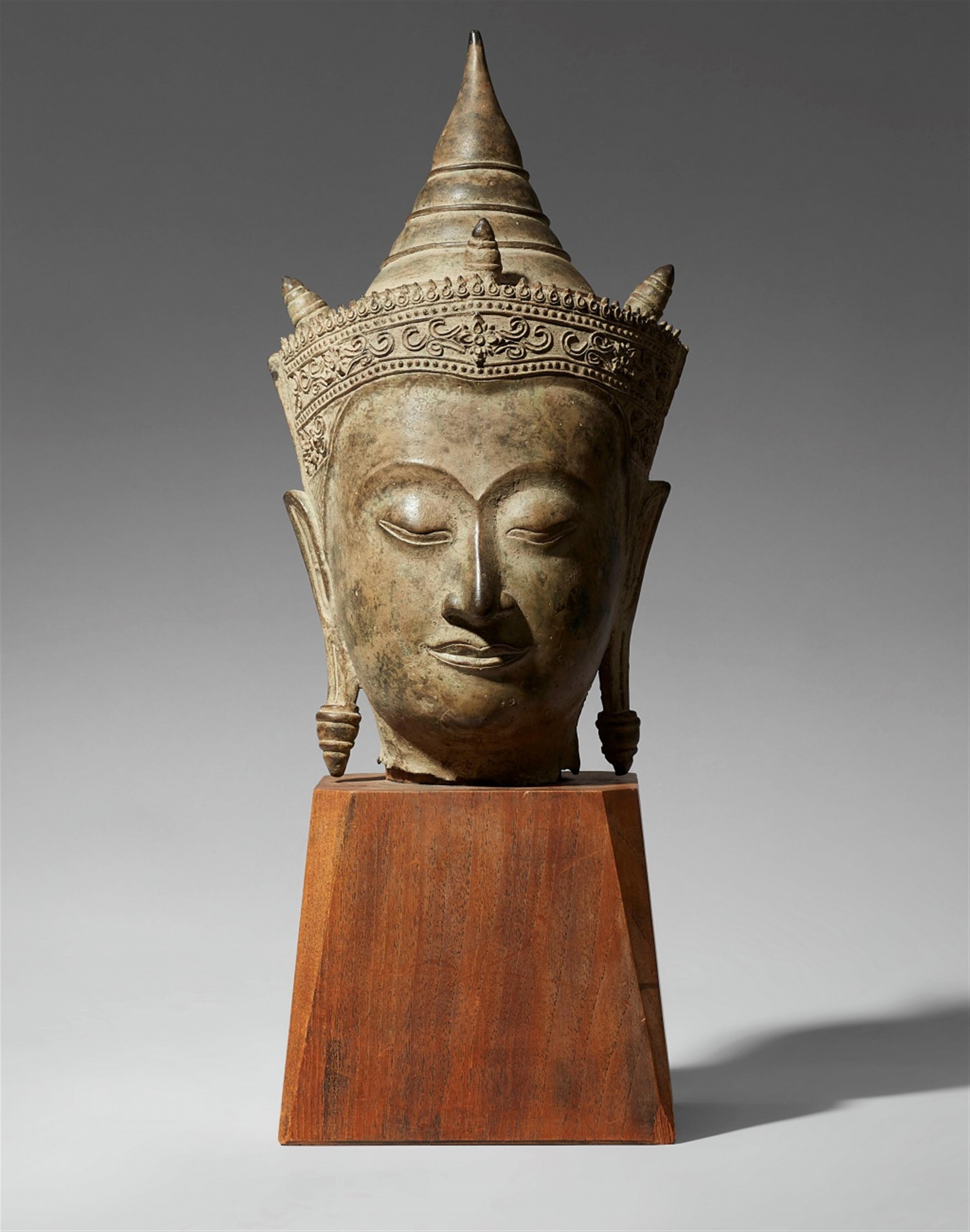 A large Ayutthaya bronze head of a crowned and bejewelled Buddha. 16th/17th century - image-1