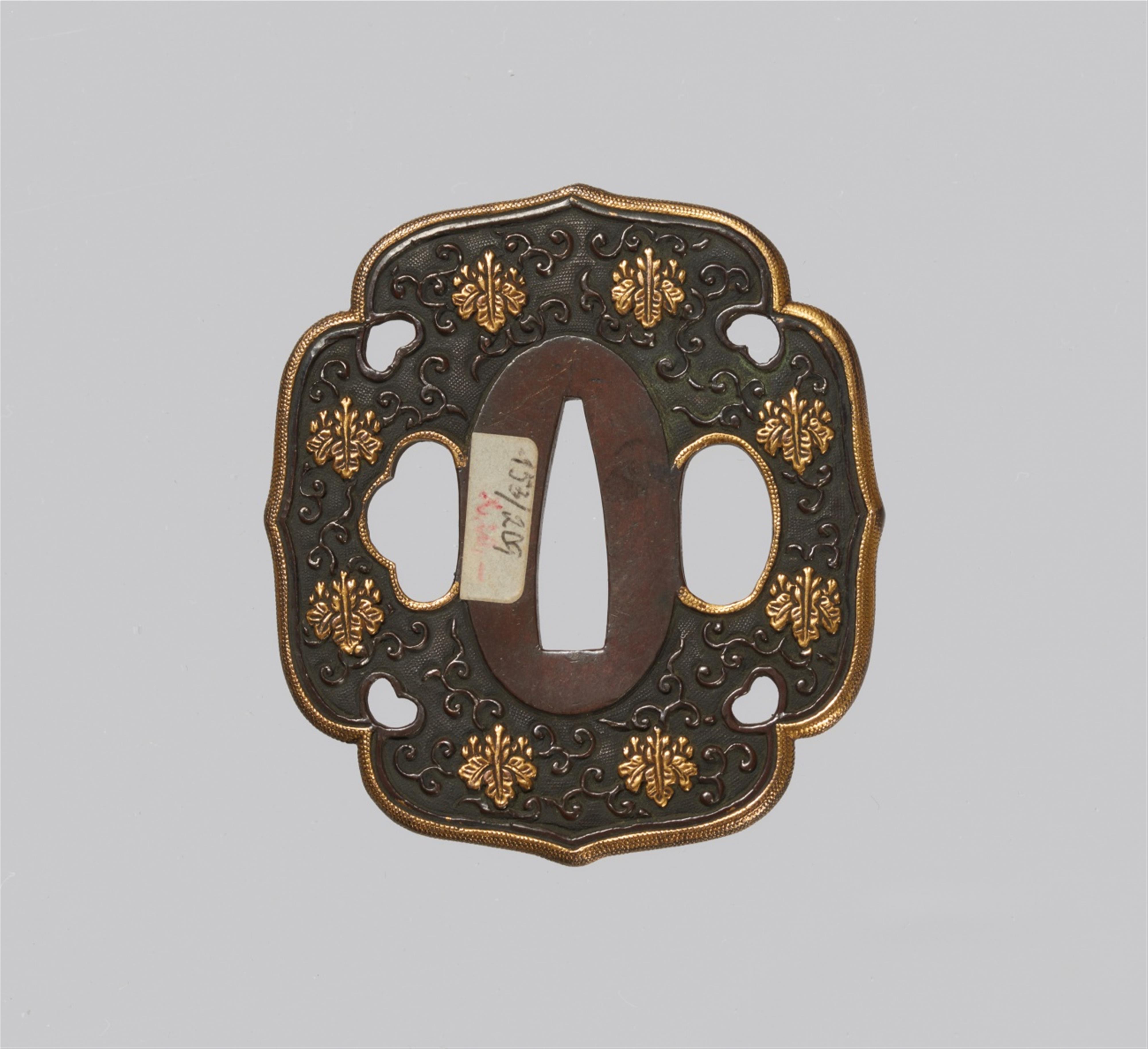 A shibuichi Goto-style tsuba. Edo period - image-2