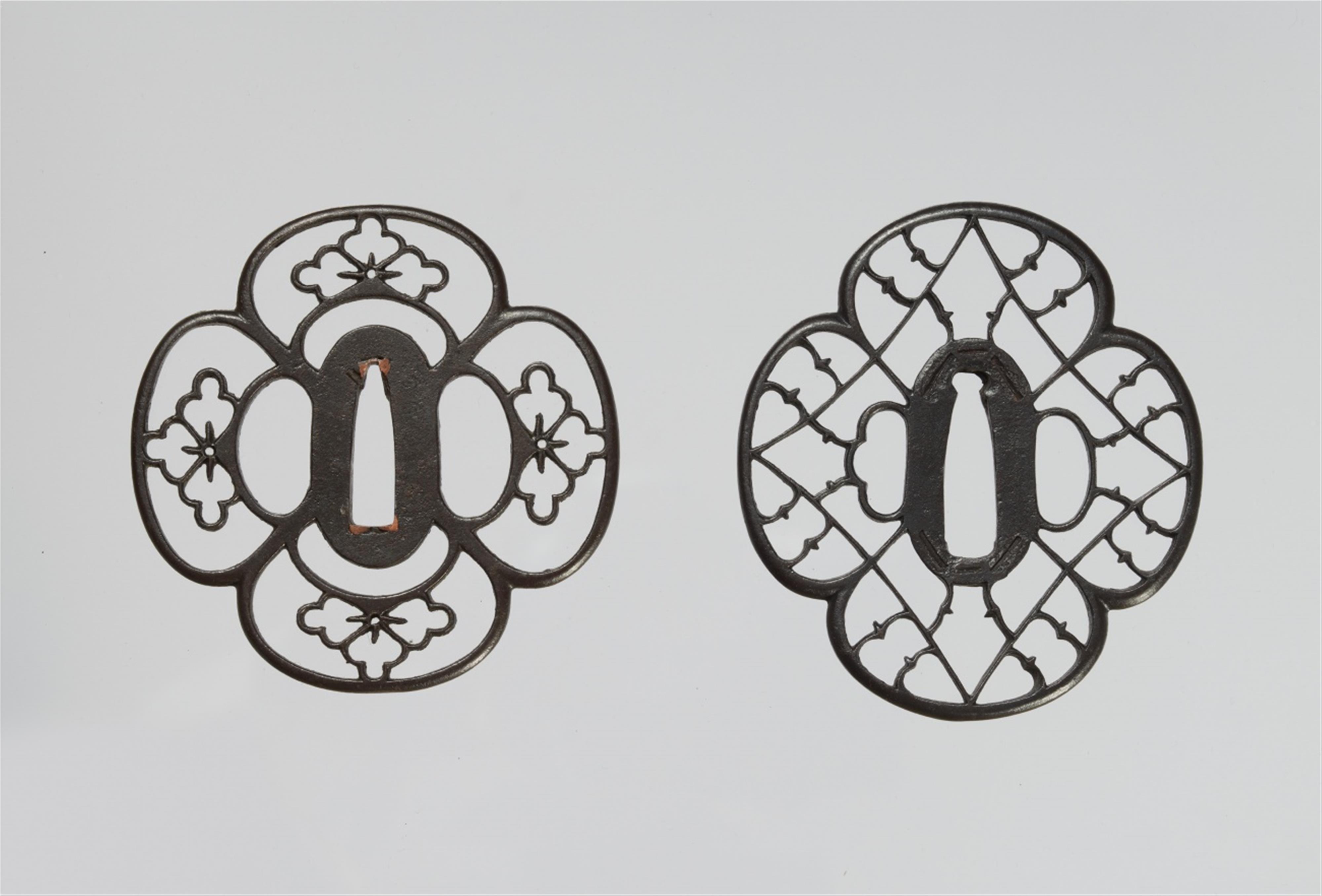 Zwei sukashi-tsuba. Eisen. Edo-Zeit - image-1