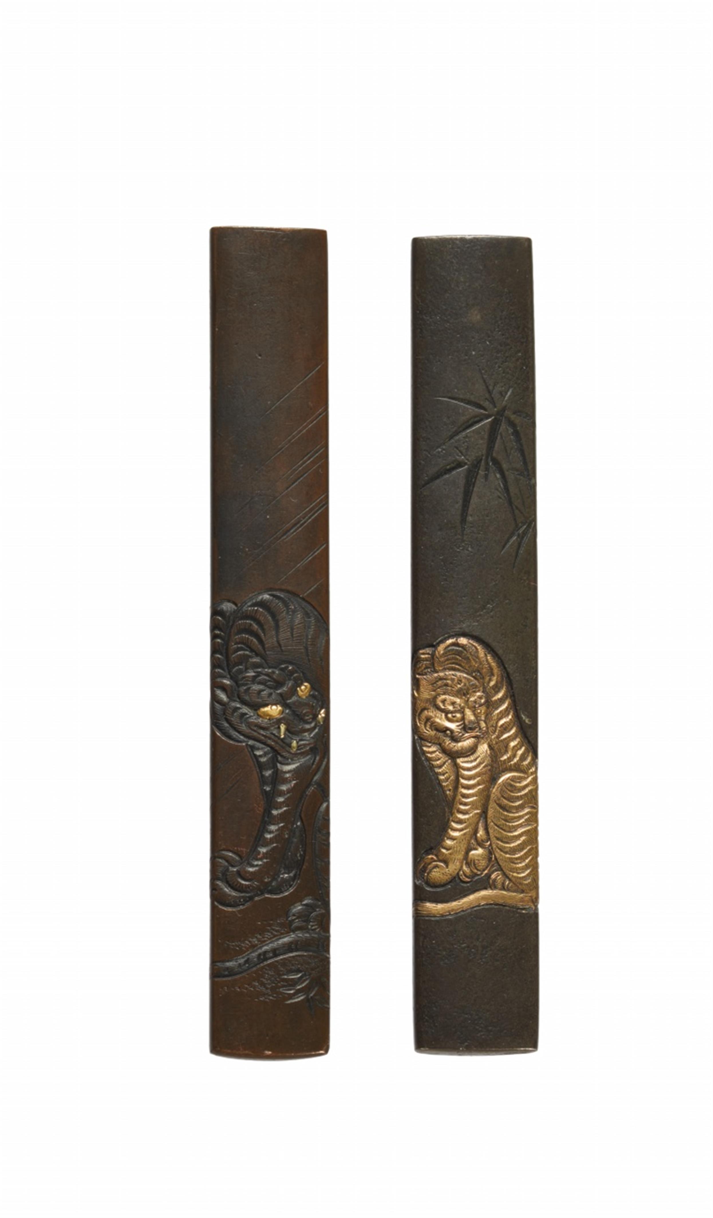 Zwei kozuka. Shibuichi. 18./19. Jh. - image-1