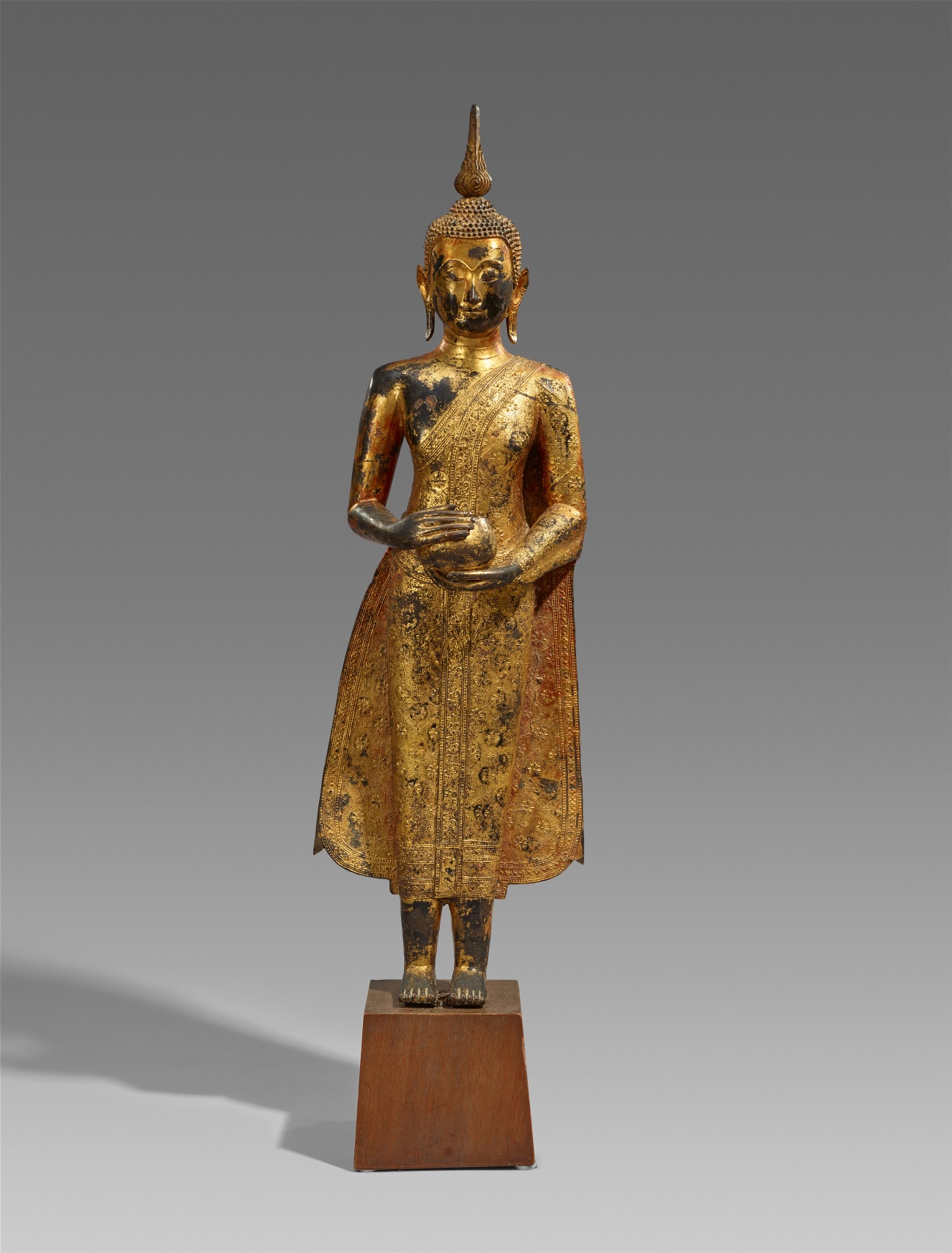 A large Rattanakosin lacquered and gilt bronze figure of a Buddha. Thailand. 19th century - image-1