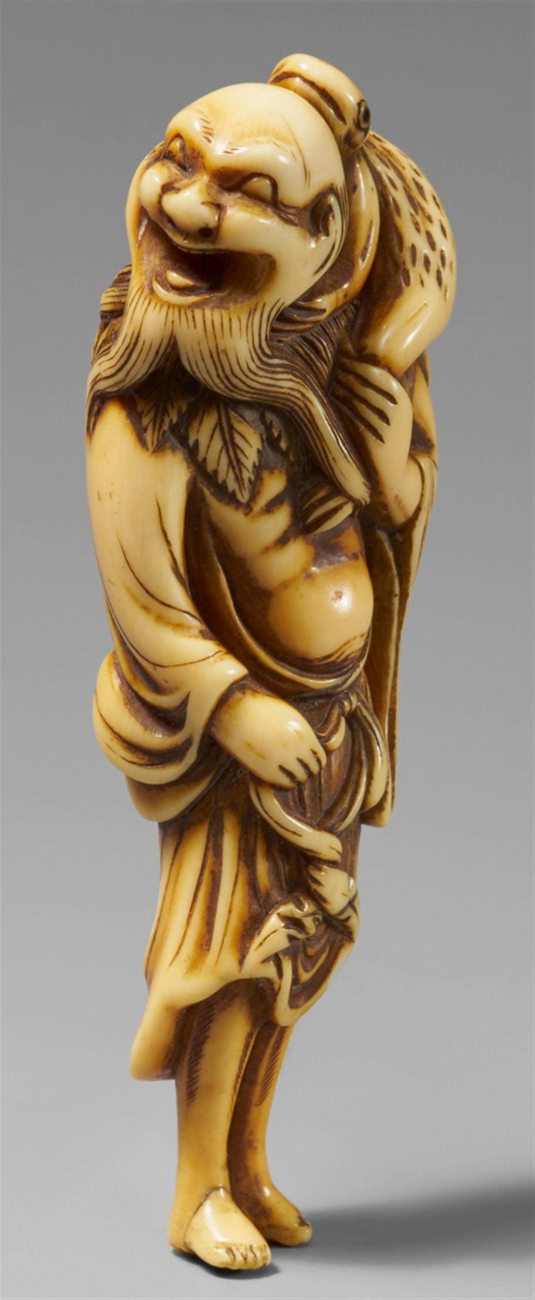 An ivory netsuke of Gama Sennin. 18th century - image-1