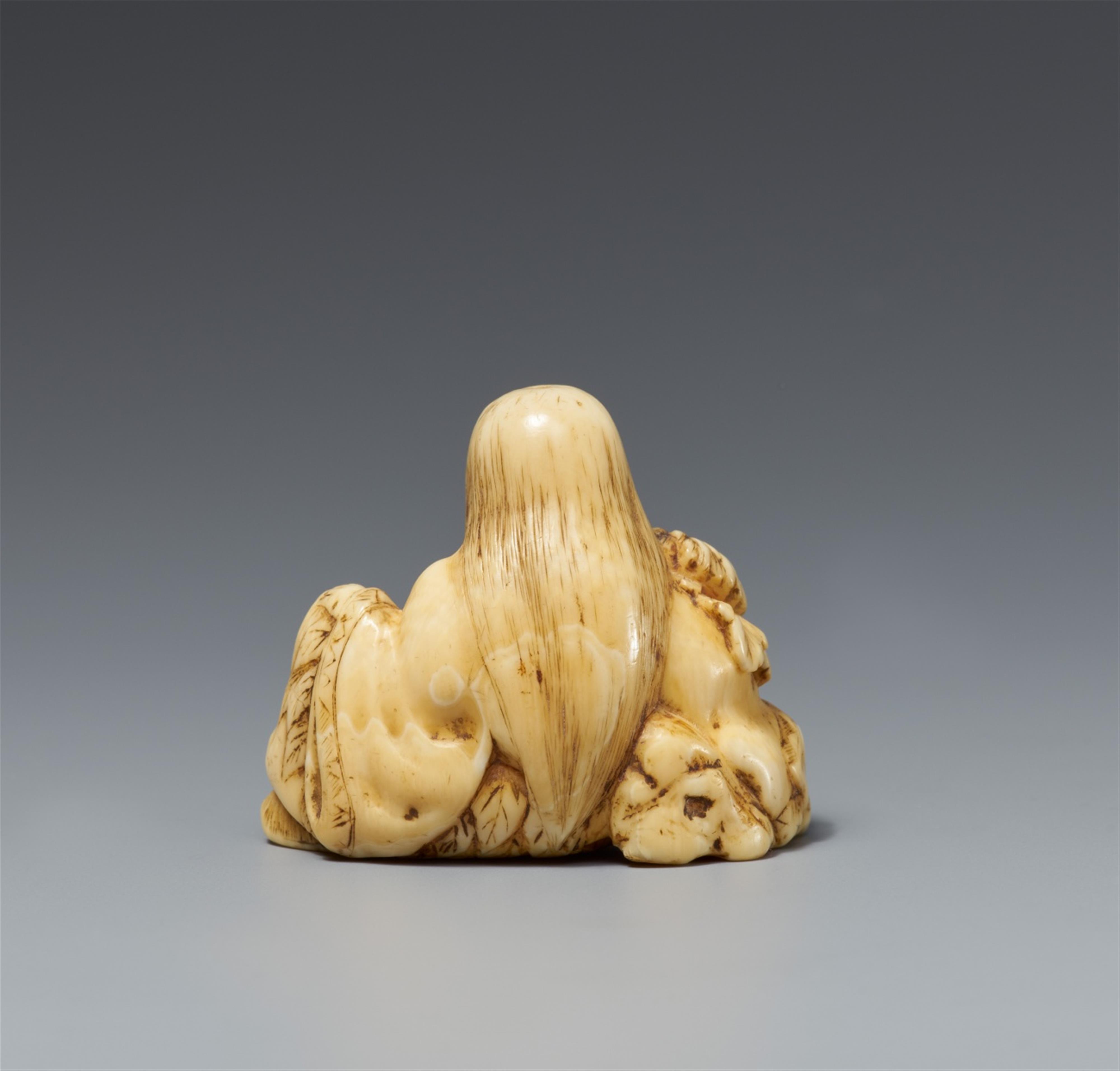 An ivory netsuke of Kikujido. First half 19th century - image-2
