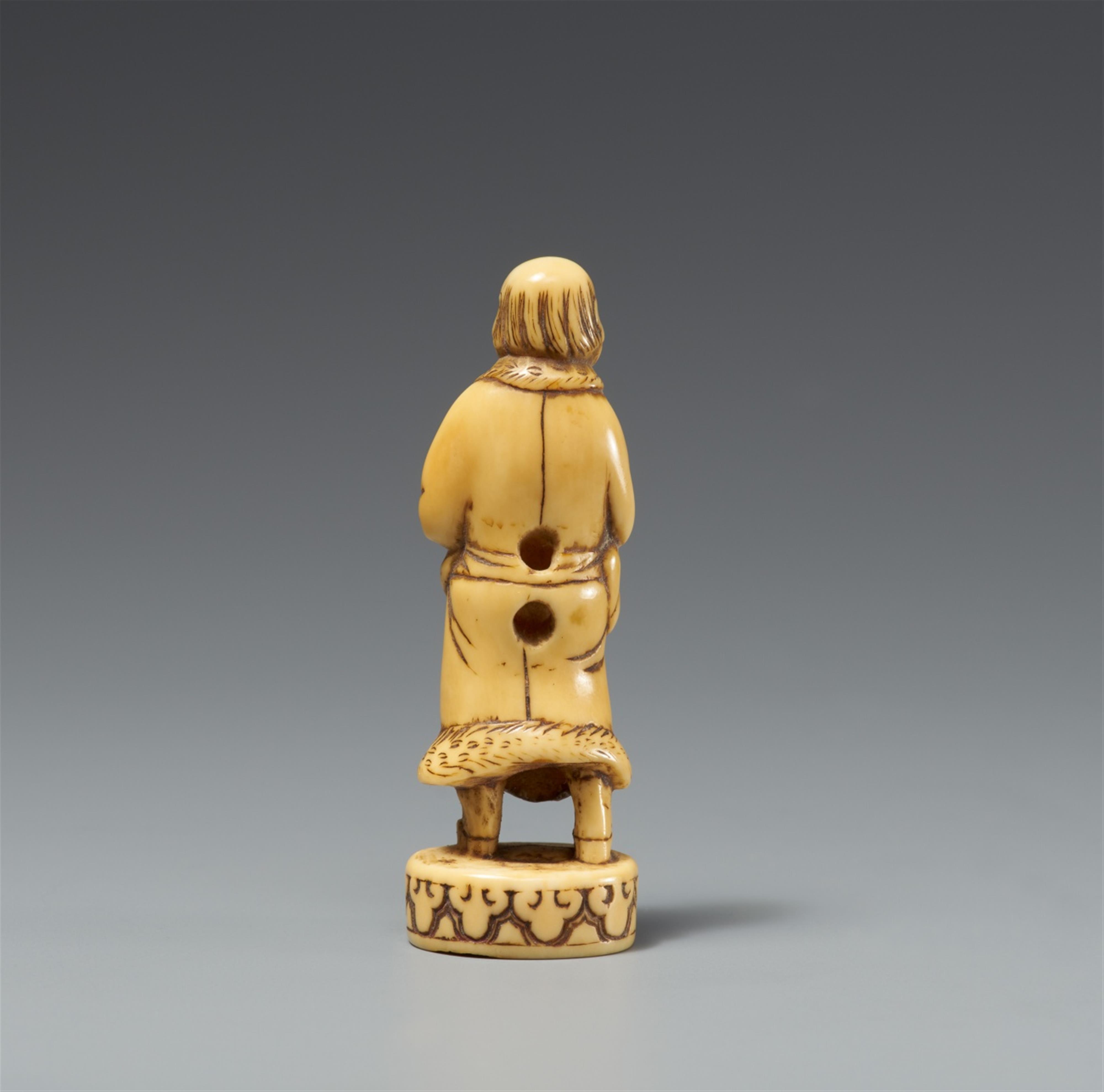 An ivory seal netsuke. 19th century - image-2