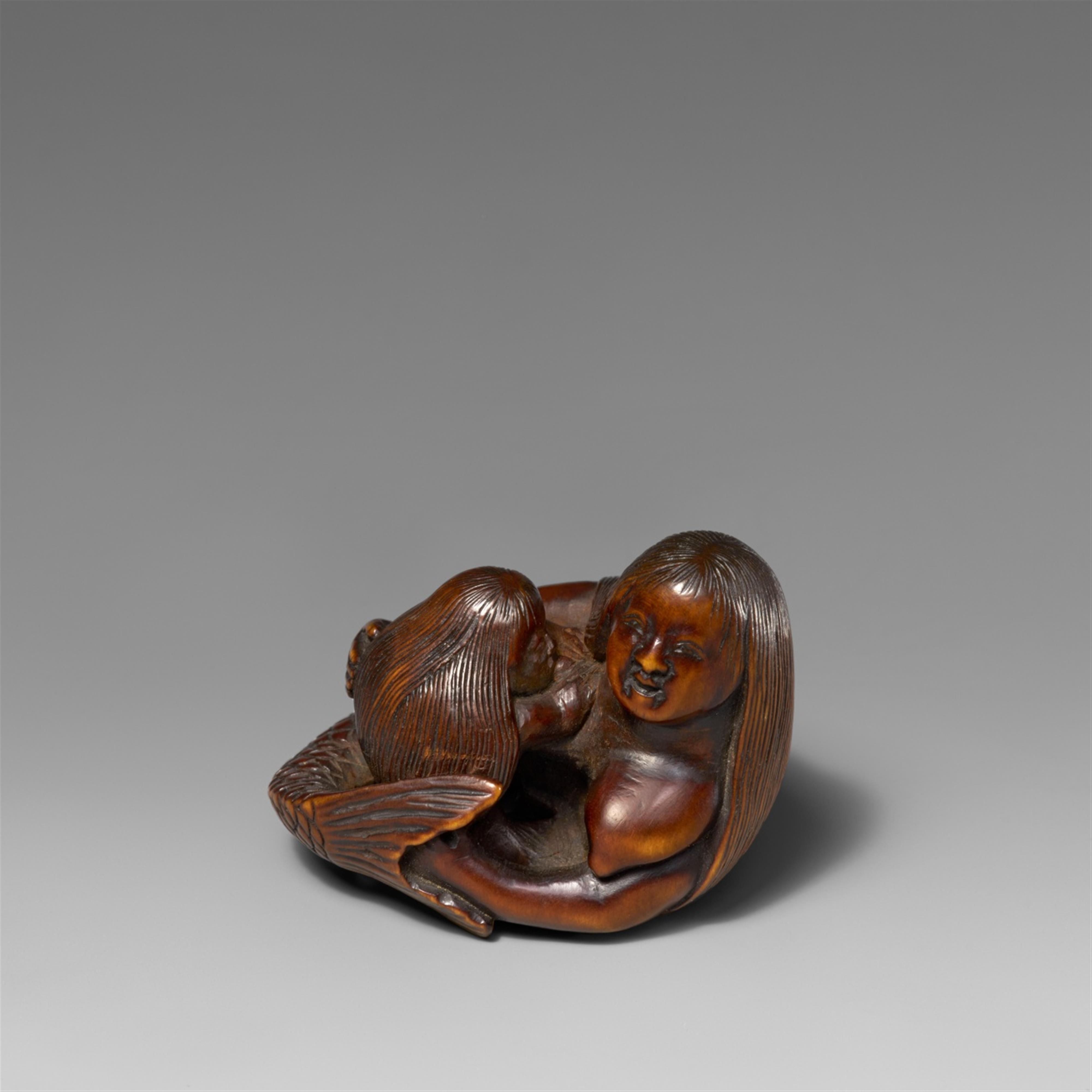 A boxwood netsuke of a nursing ningyo. 19th century - image-1