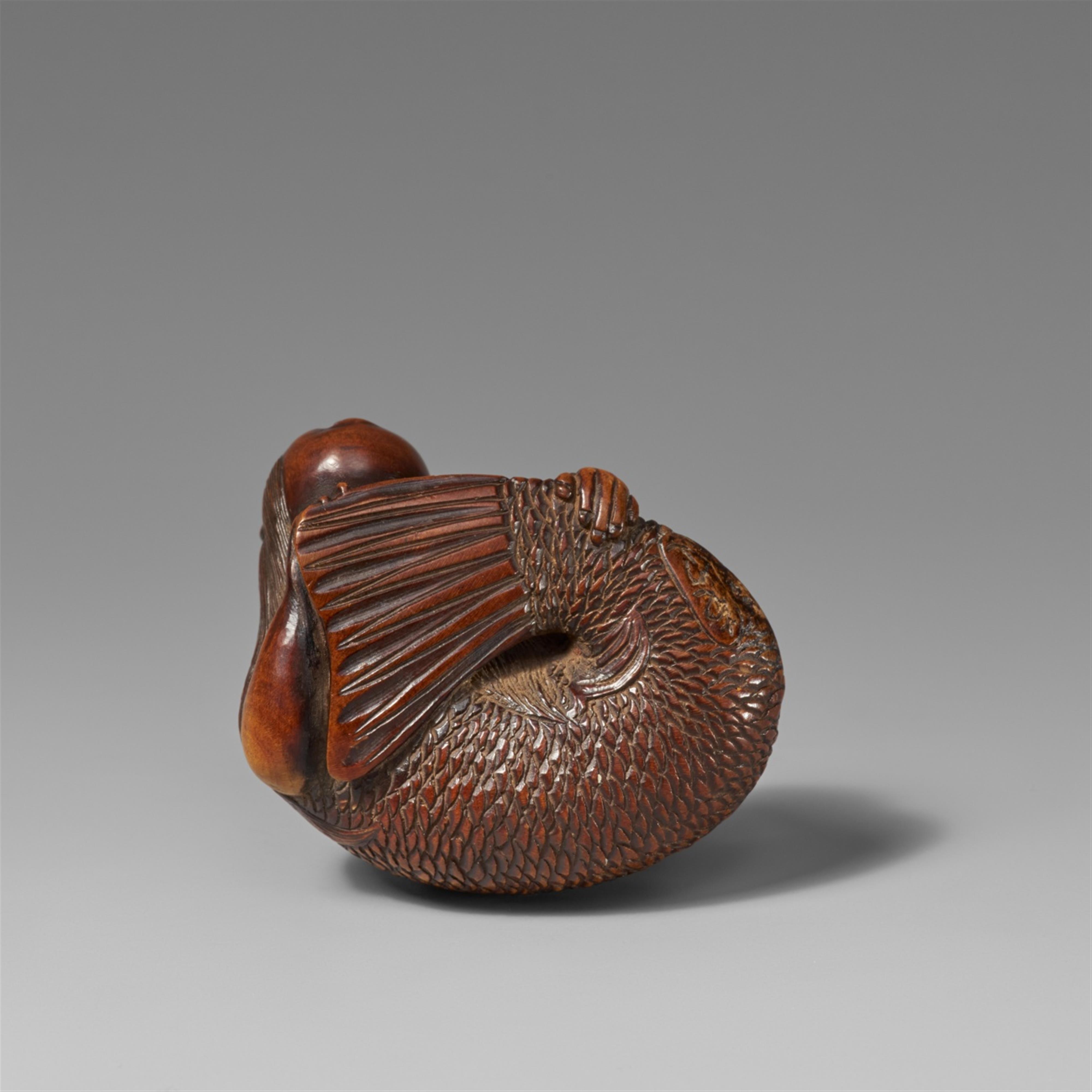 A boxwood netsuke of a reclining ningyo. 19th century - image-3