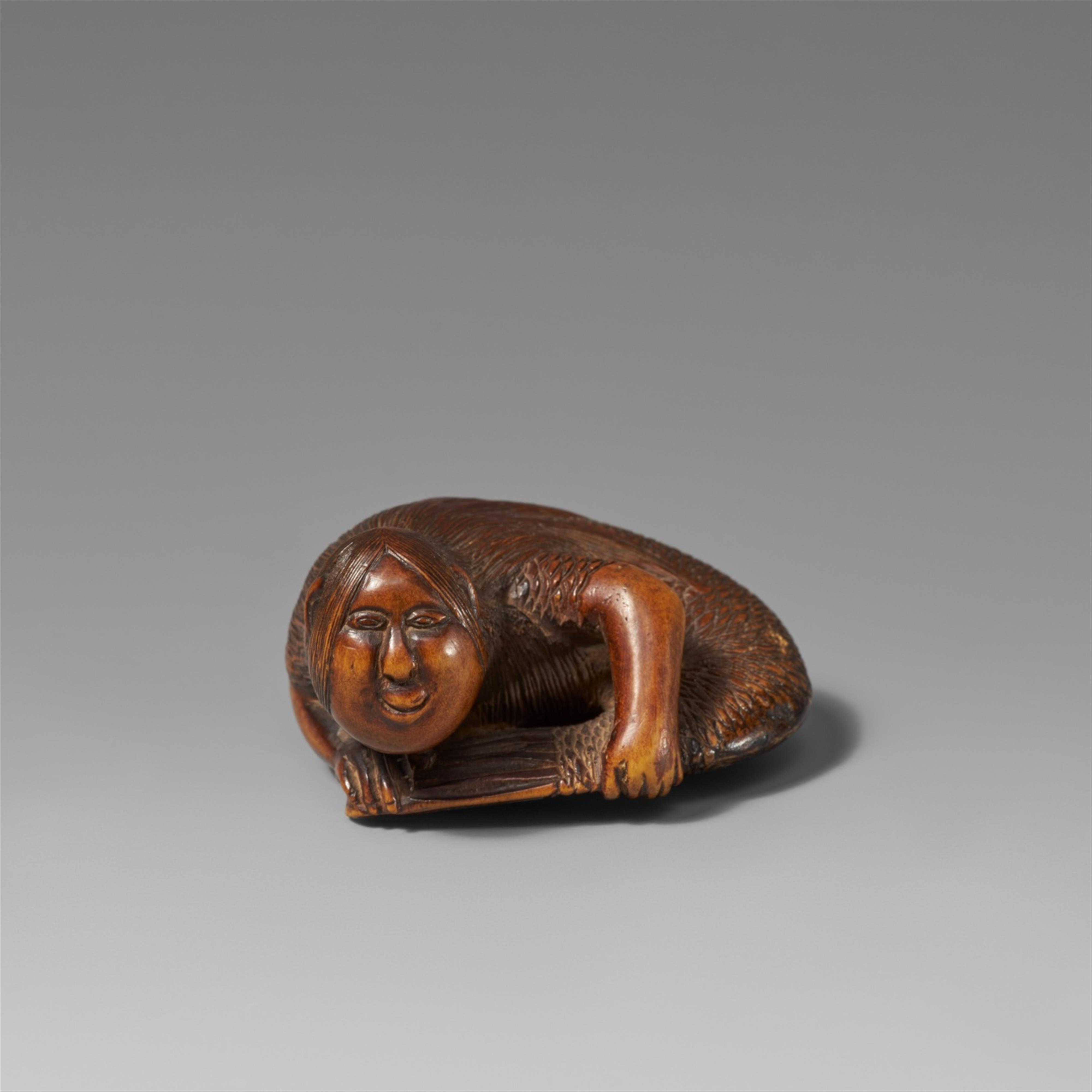 A boxwood netsuke of a reclining ningyo. 19th century - image-1