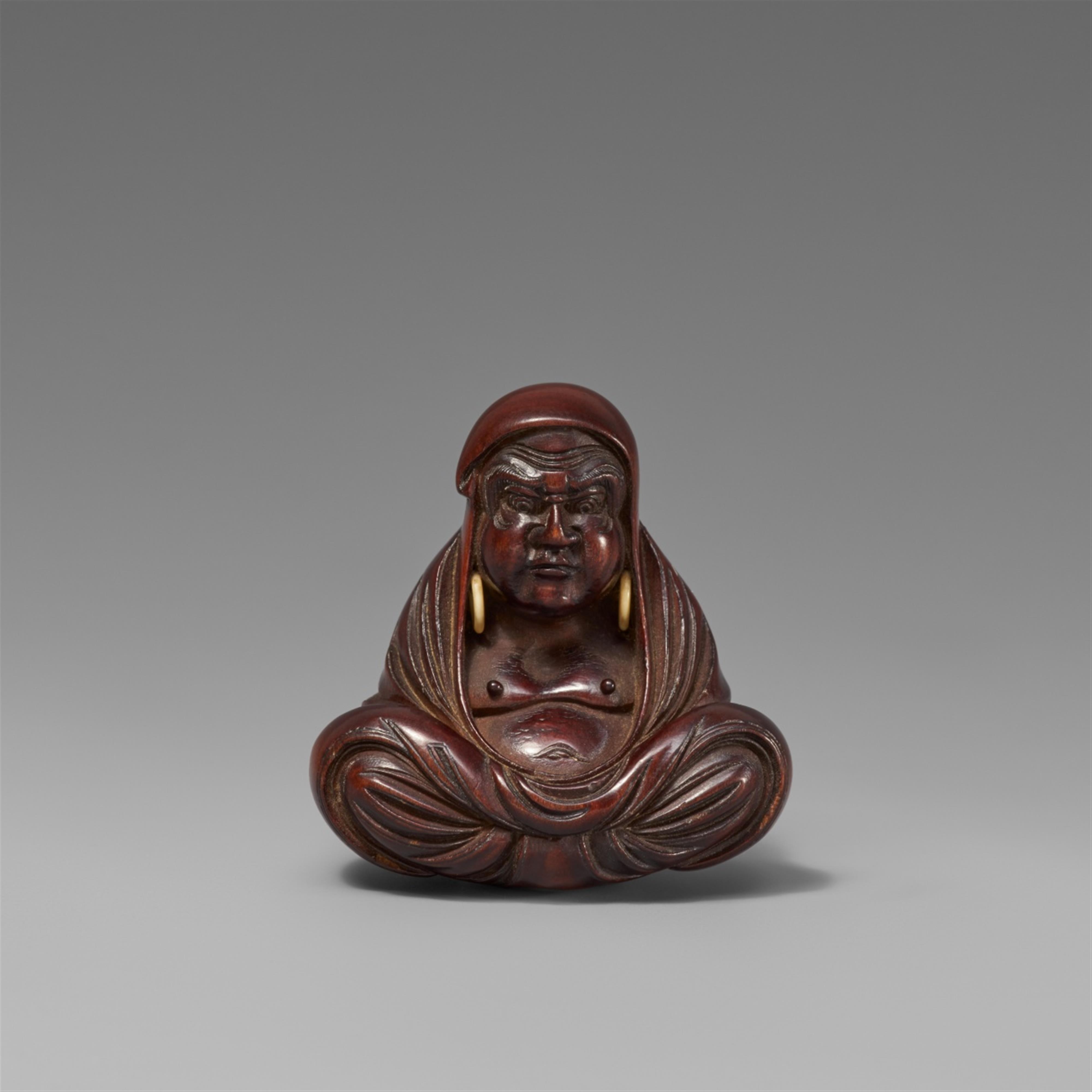 A boxwood netsuke of Daruma in meditation. Mid-19th century - image-1