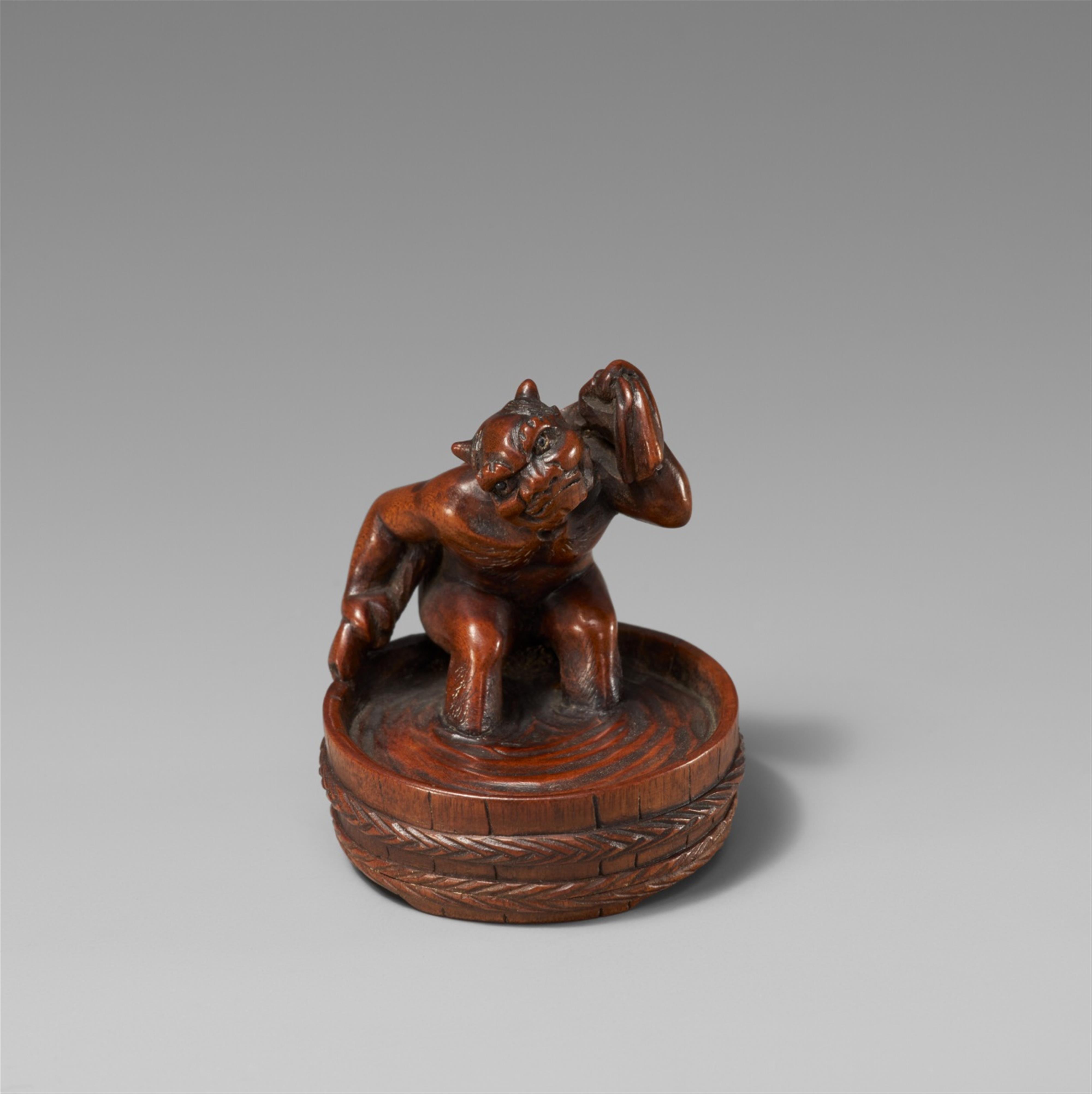 A wood netsuke of an oni washing himself. 19th century - image-1