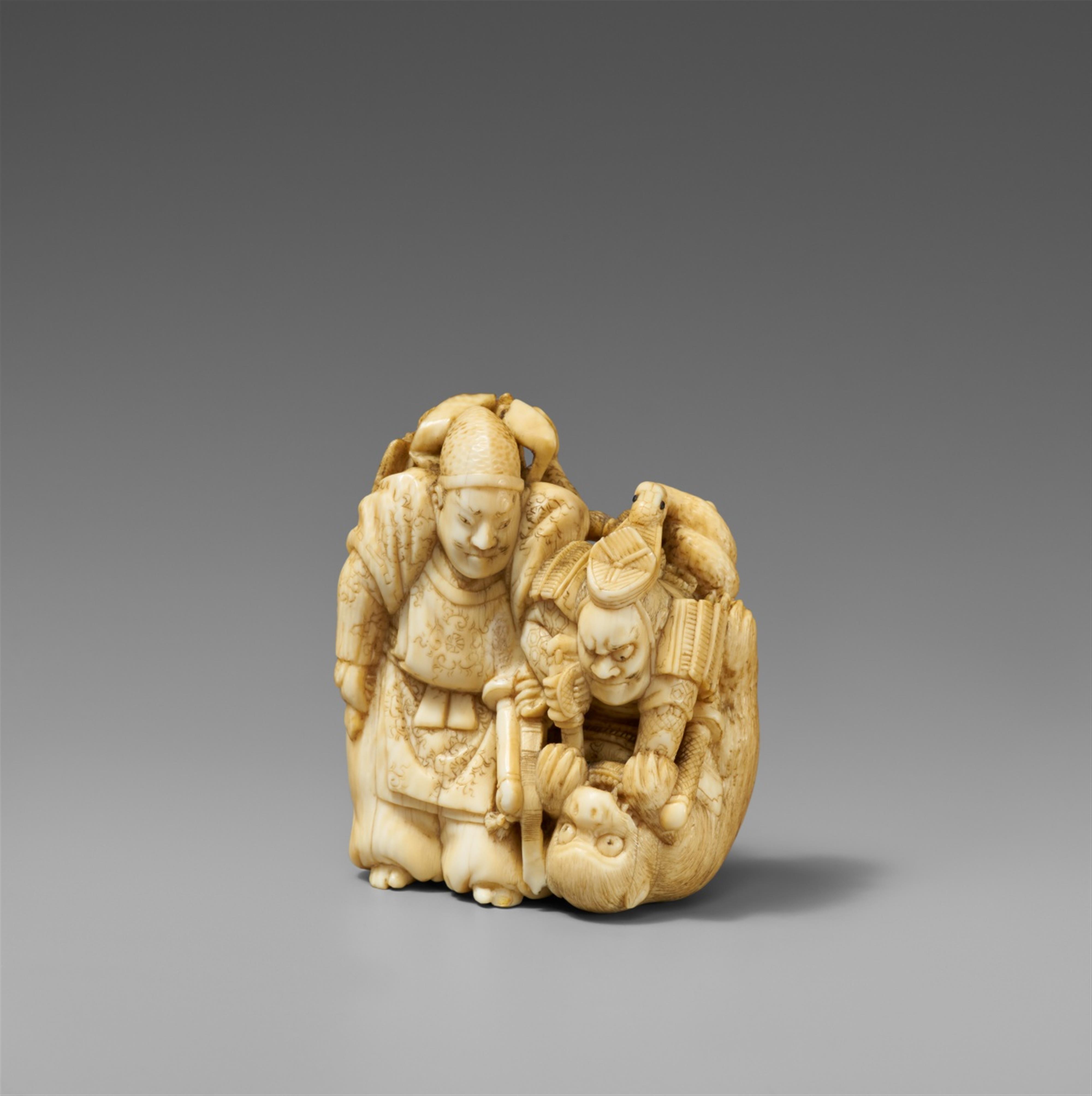 A small ivory okimono of Yorimasa and the nue. Second half 19th century - image-1