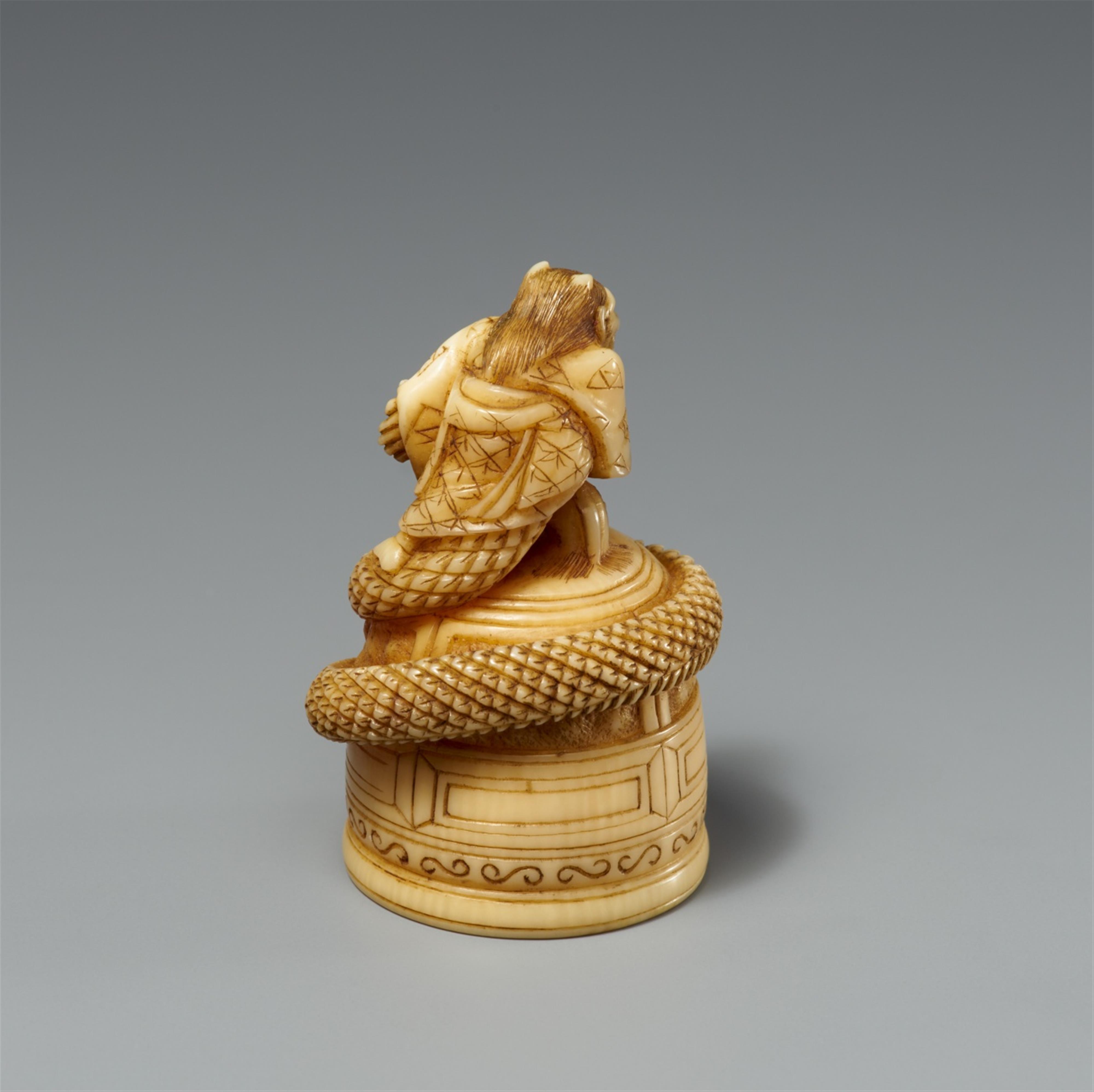 An ivory netsuke of Kiyohime on top of the Dojoji bell. 19th century - image-2