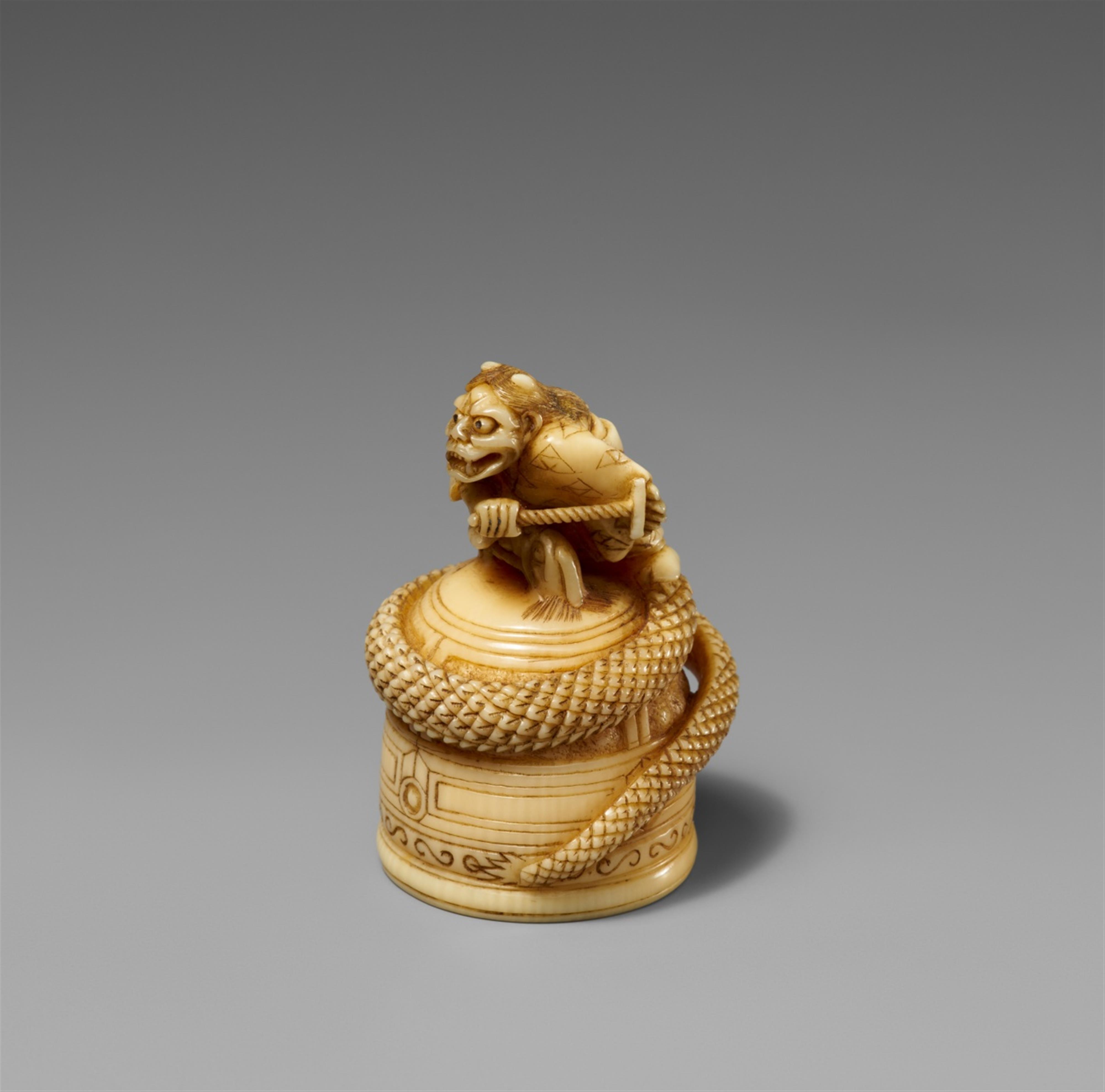 An ivory netsuke of Kiyohime on top of the Dojoji bell. 19th century - image-1