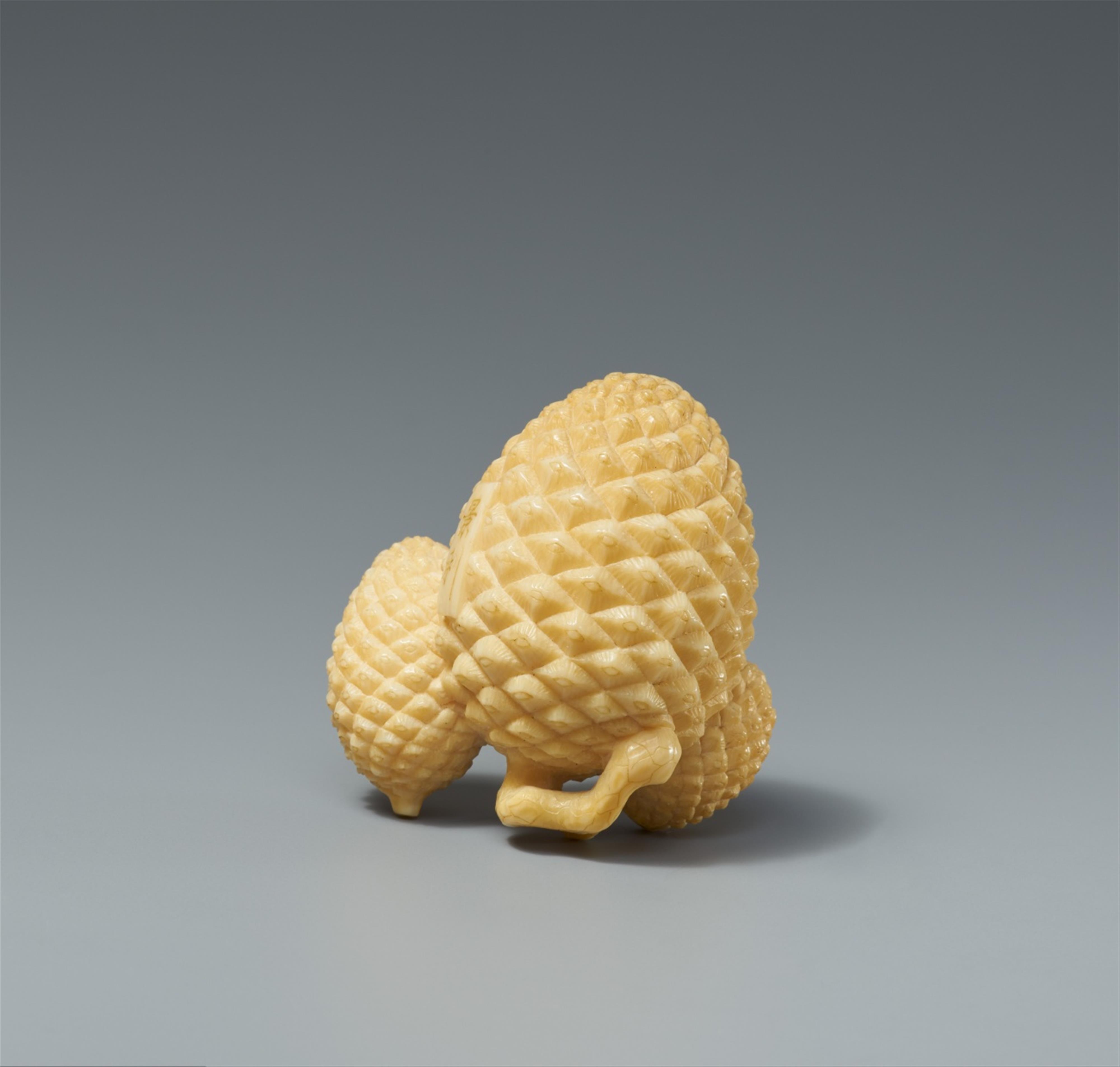 An ivory netsuke of three pine cones ans Jo and Uba. Second half 19th century - image-2