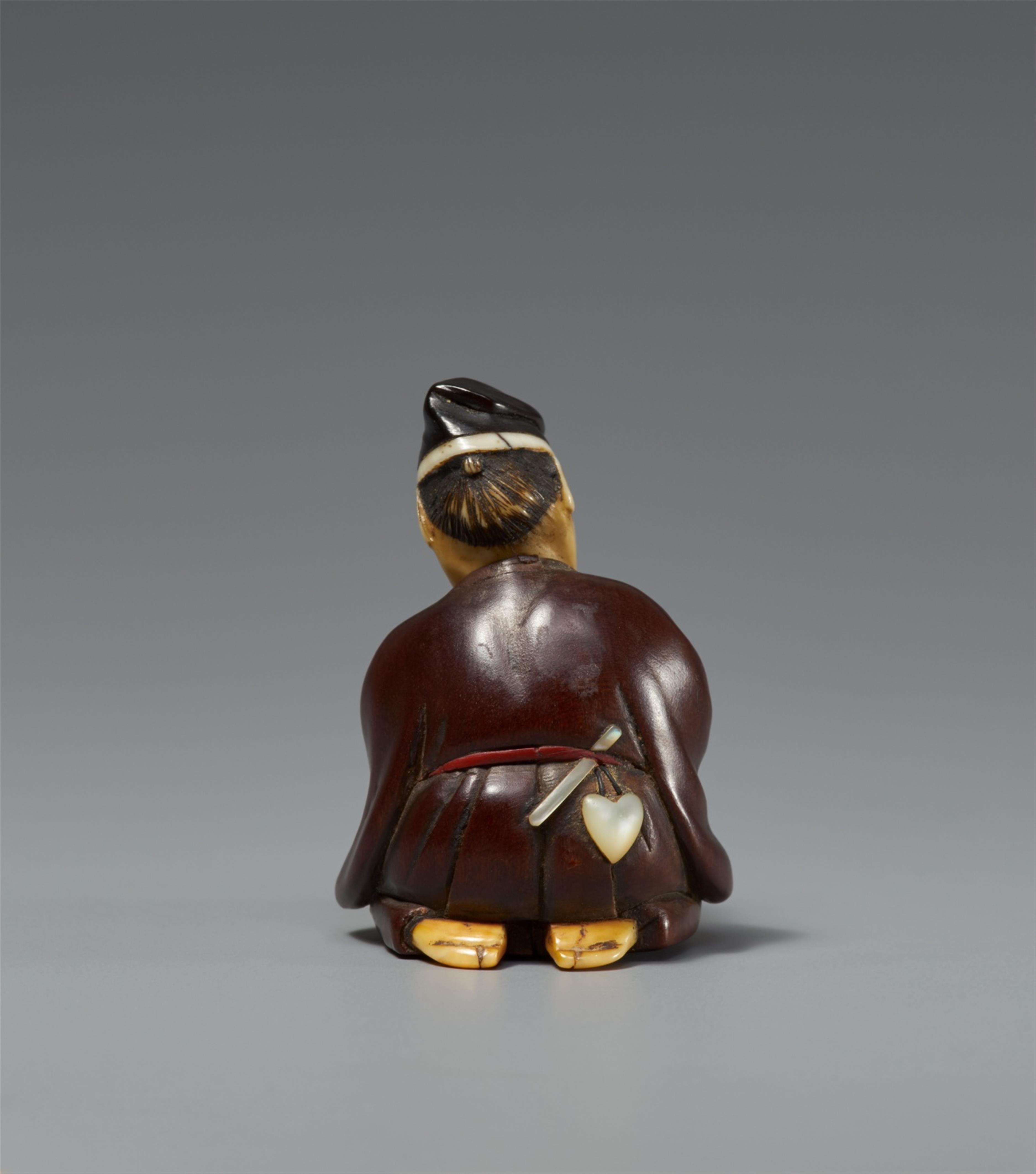 A wood and ivory netsuke of a courtier with a puppy. Late 19th century - image-2