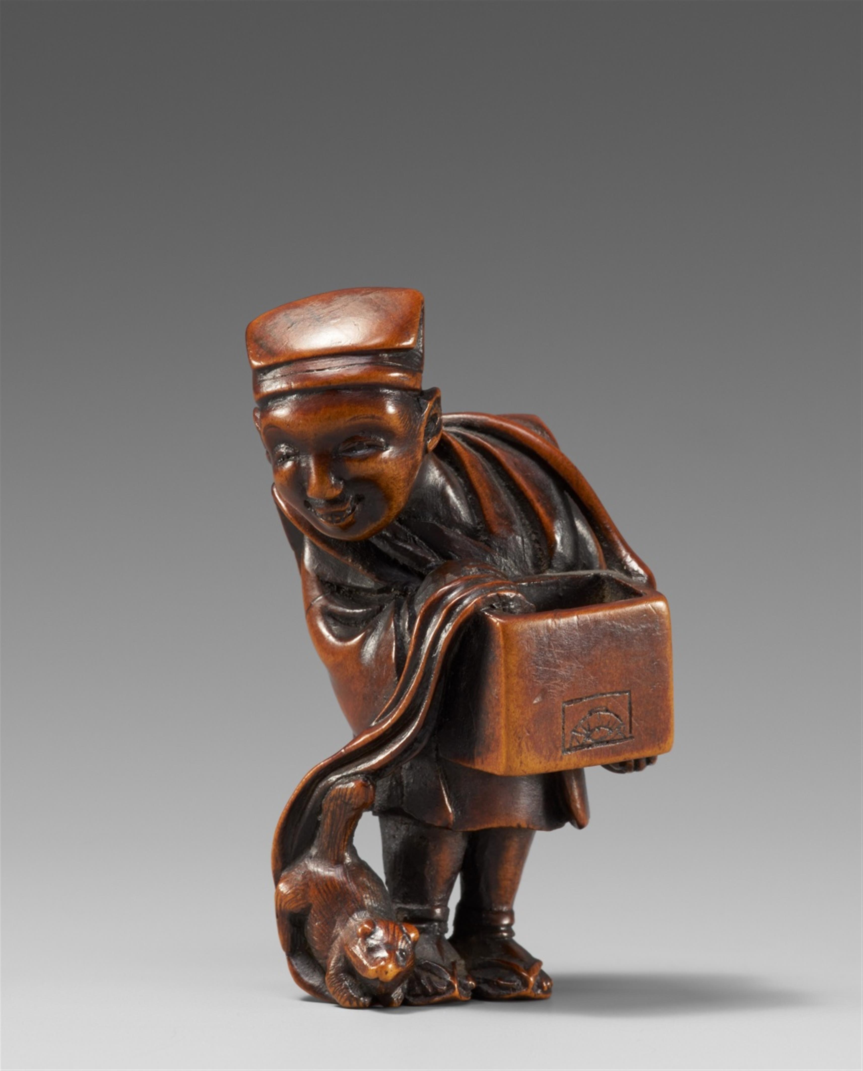 A wood netsuke of a street performer with a weasel. 19th century - image-1