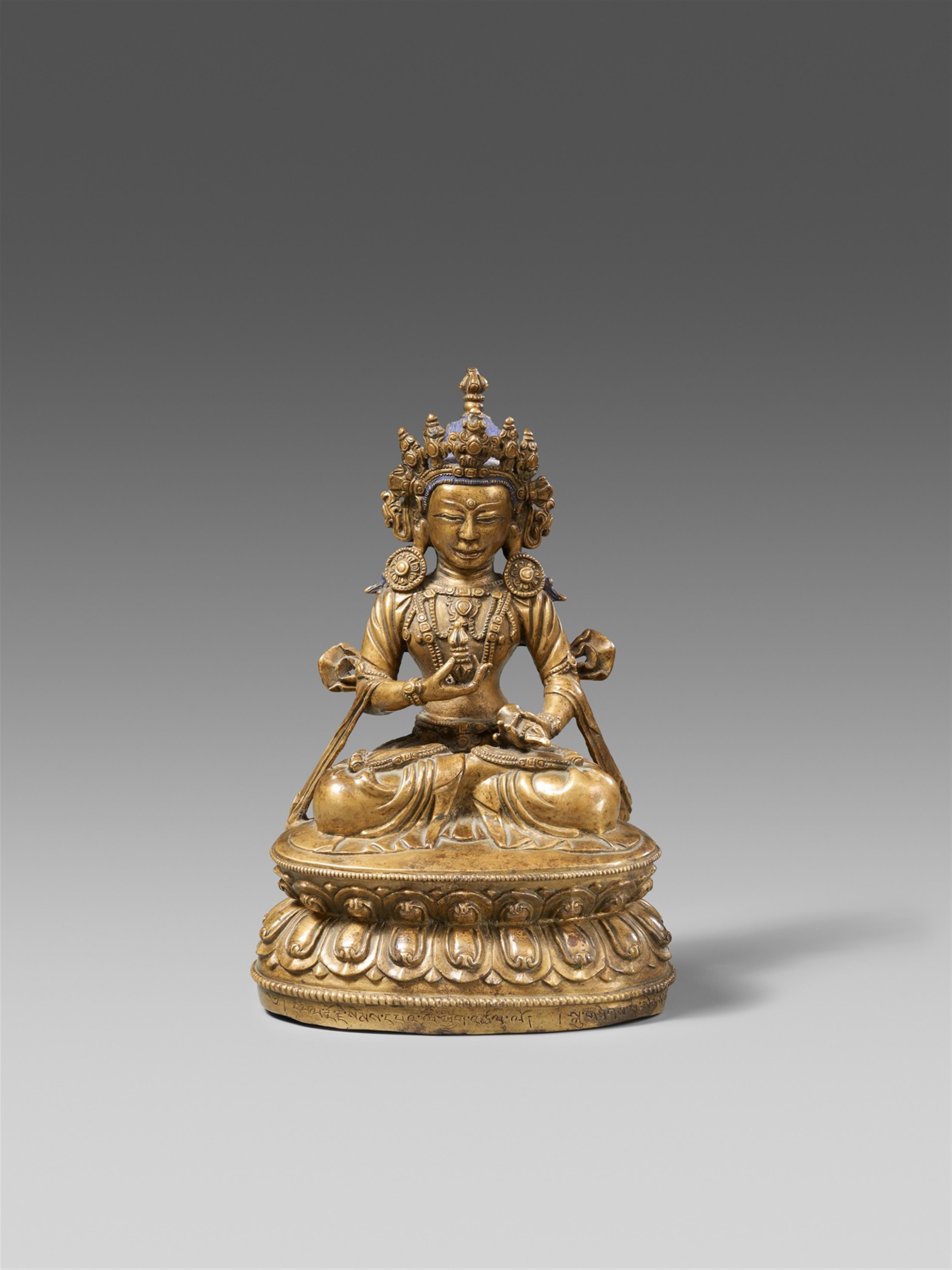 An important Tibetan bronze figure of Vajrasattva with inscription to the base. 15th/16th century - image-1