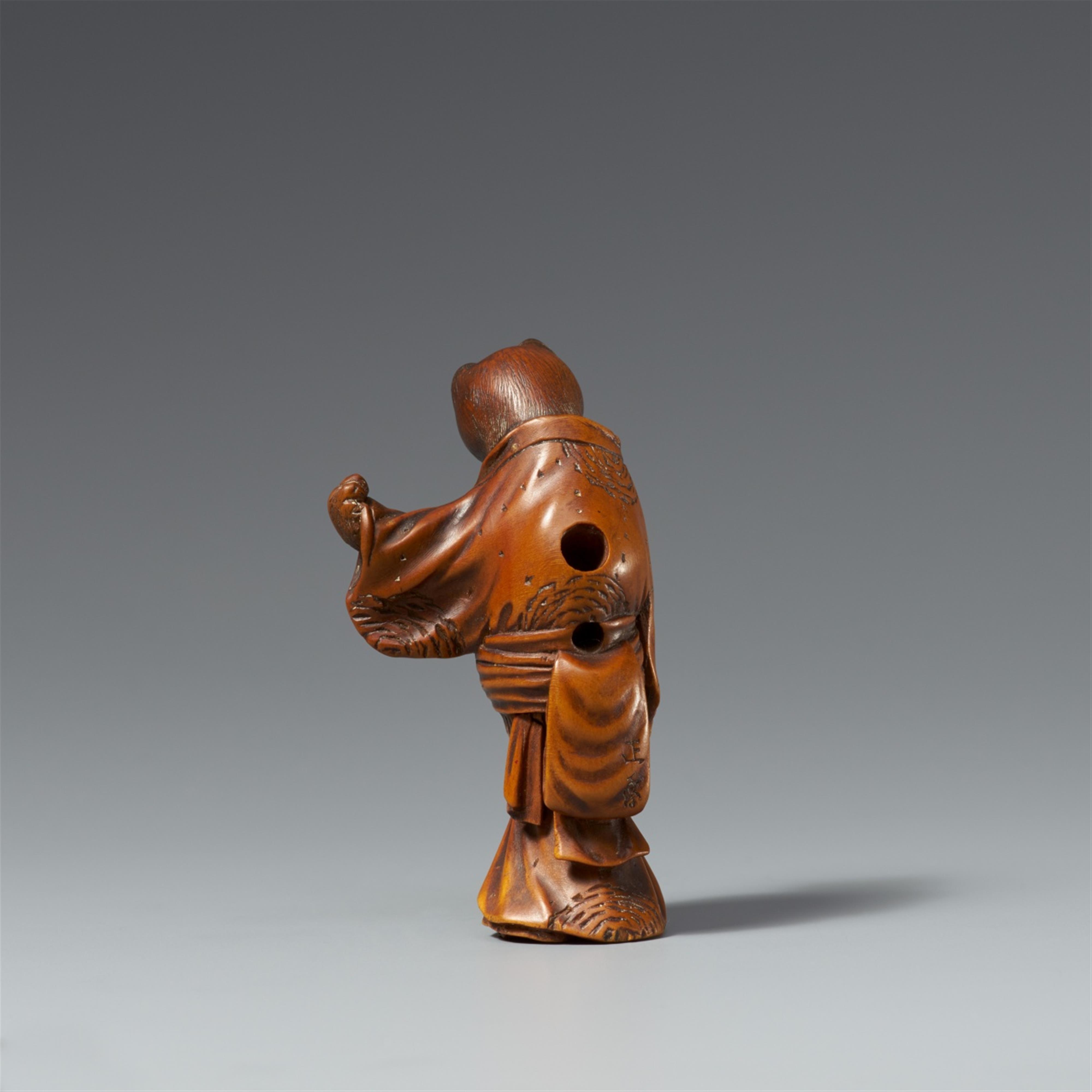 A boxwood netsuke of a cat in kimono. Late 19th century - image-2