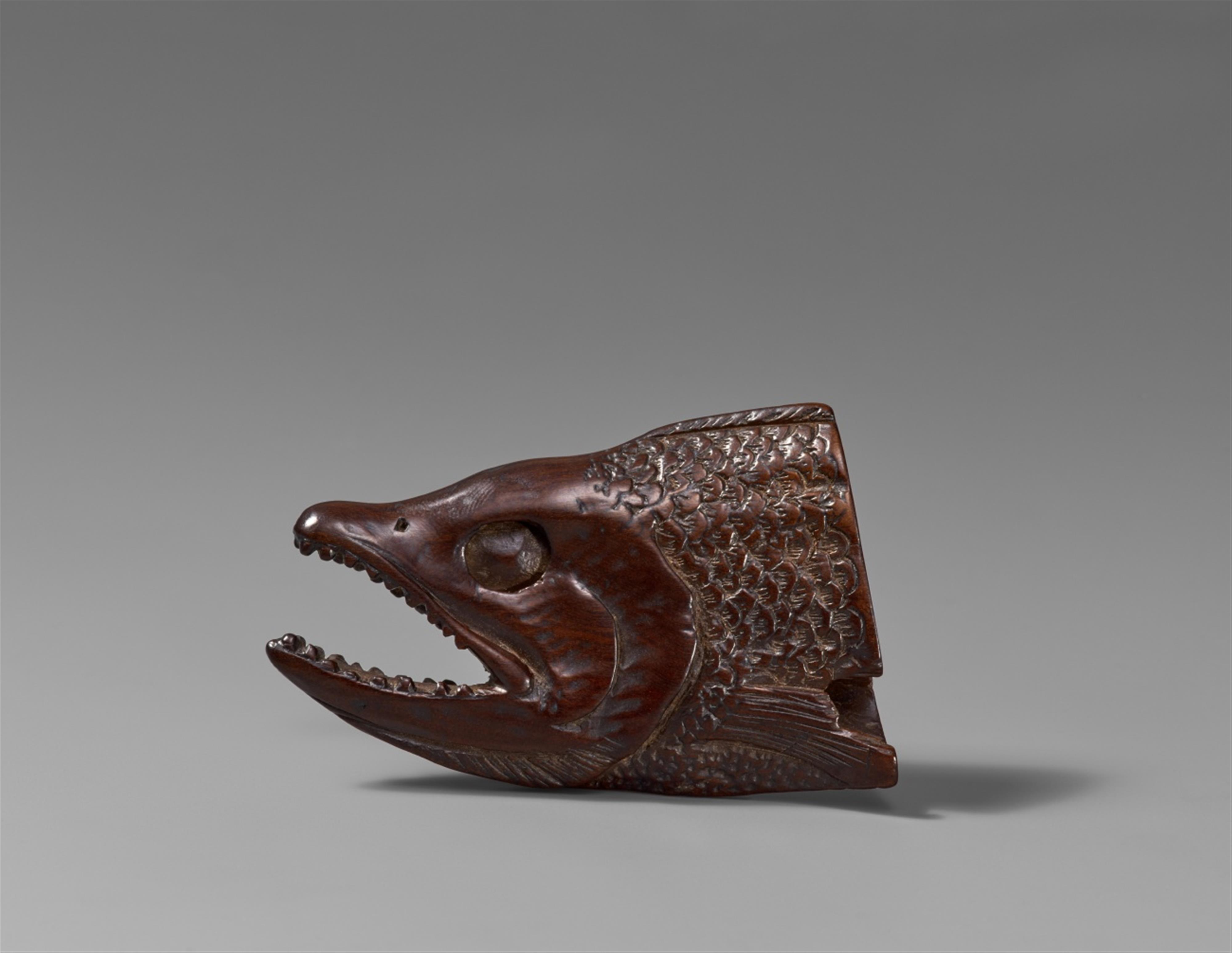 A wood netsuke of a shiozake head. Early 19th century - image-1