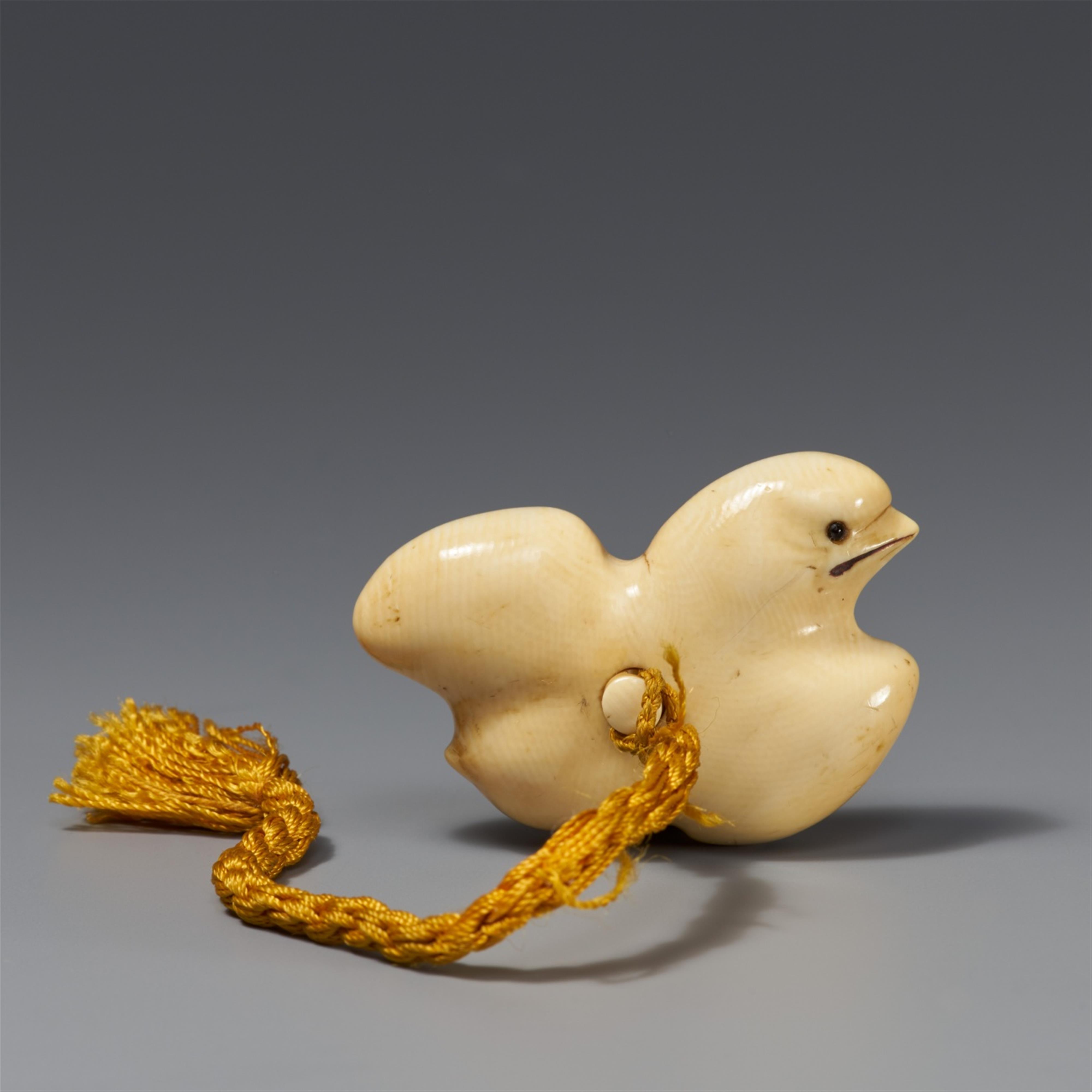 An ivory netsuke of a stylized chidori. Late 19th century - image-2