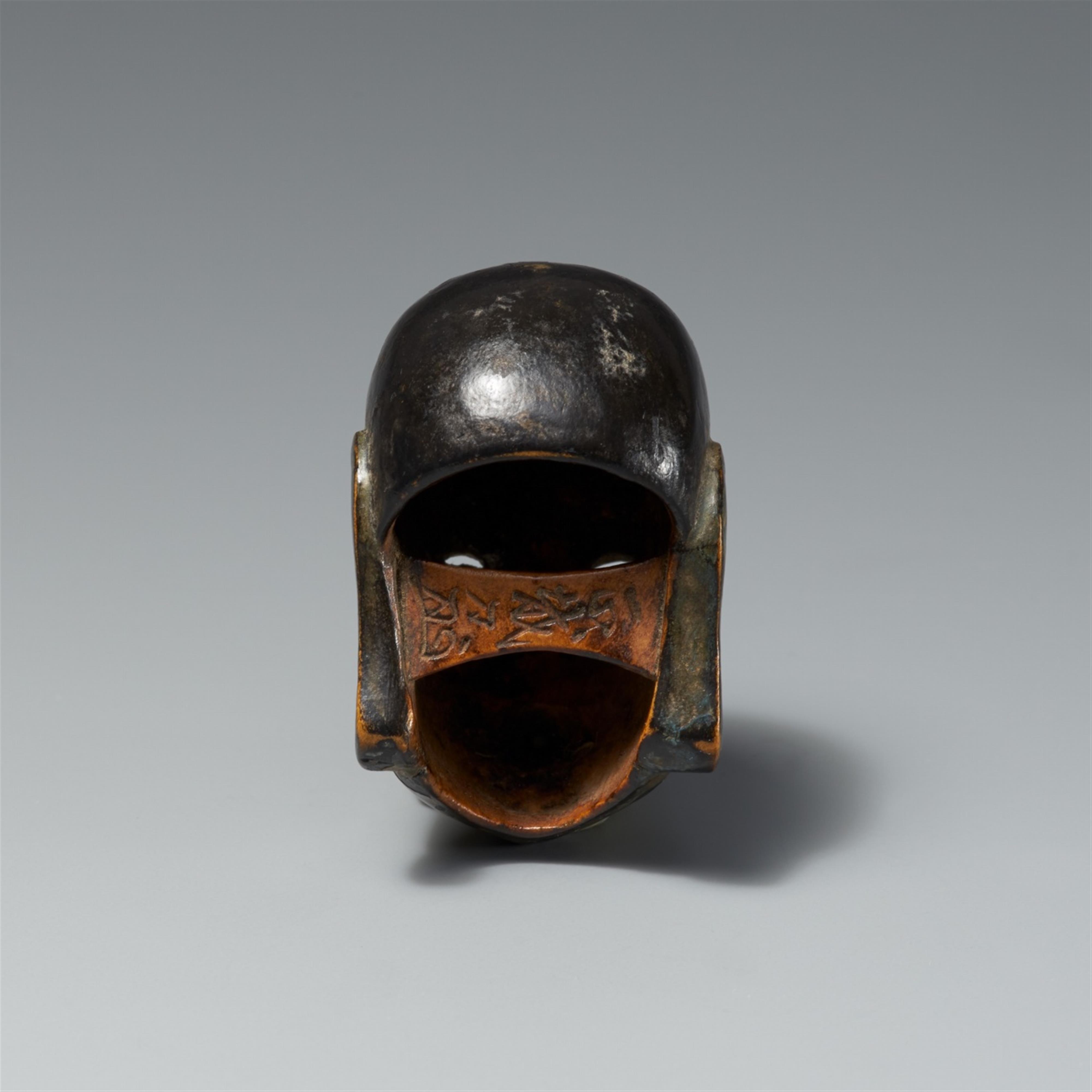 A wood and lacquer netsuke of a gigaku mask. Late 19th/early 20th century - image-2