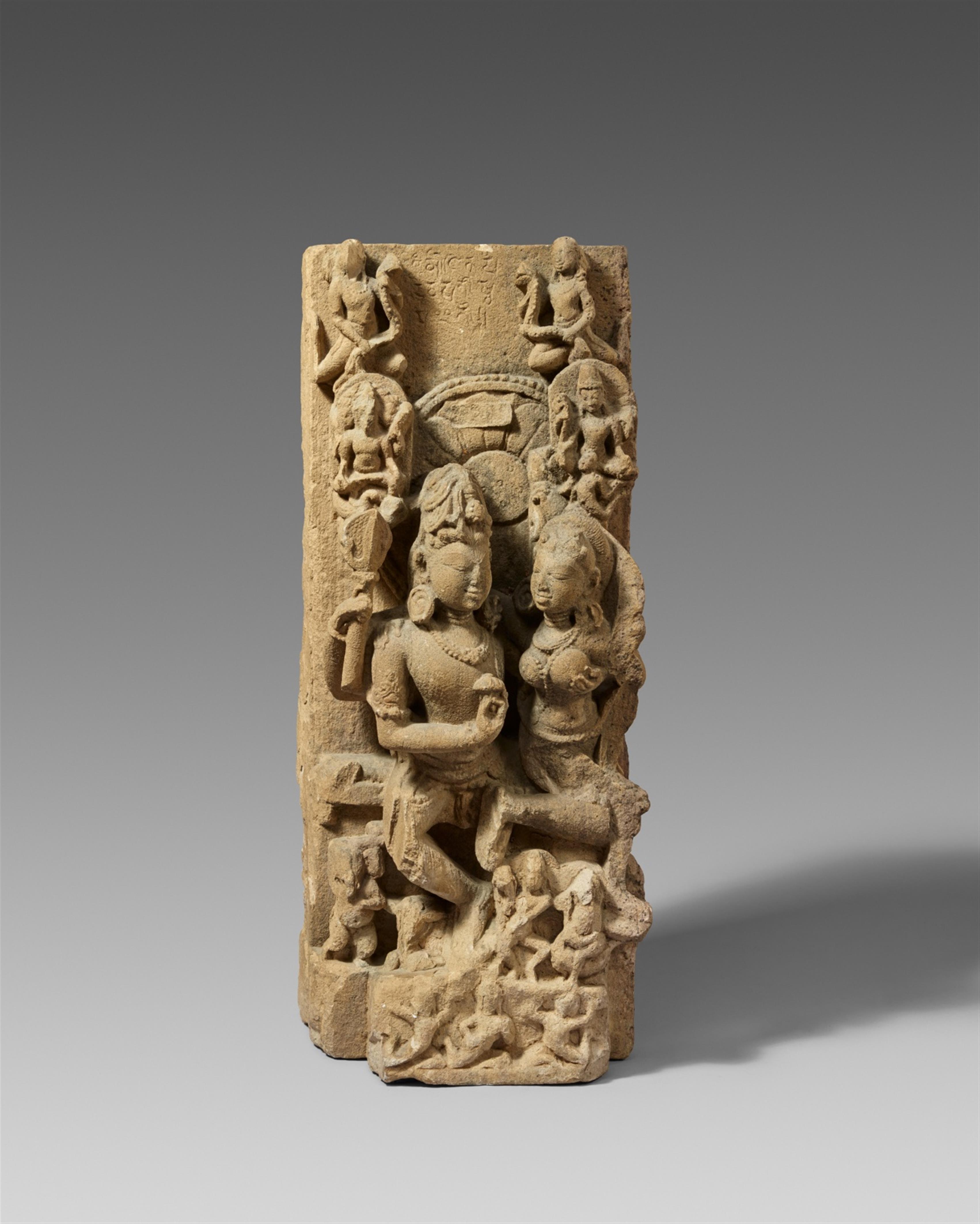 Architekturfragment mit Uma Maheshvaramurti (Shiva und Parvati). Zentral-Indien. 11./12. Jh. - image-1