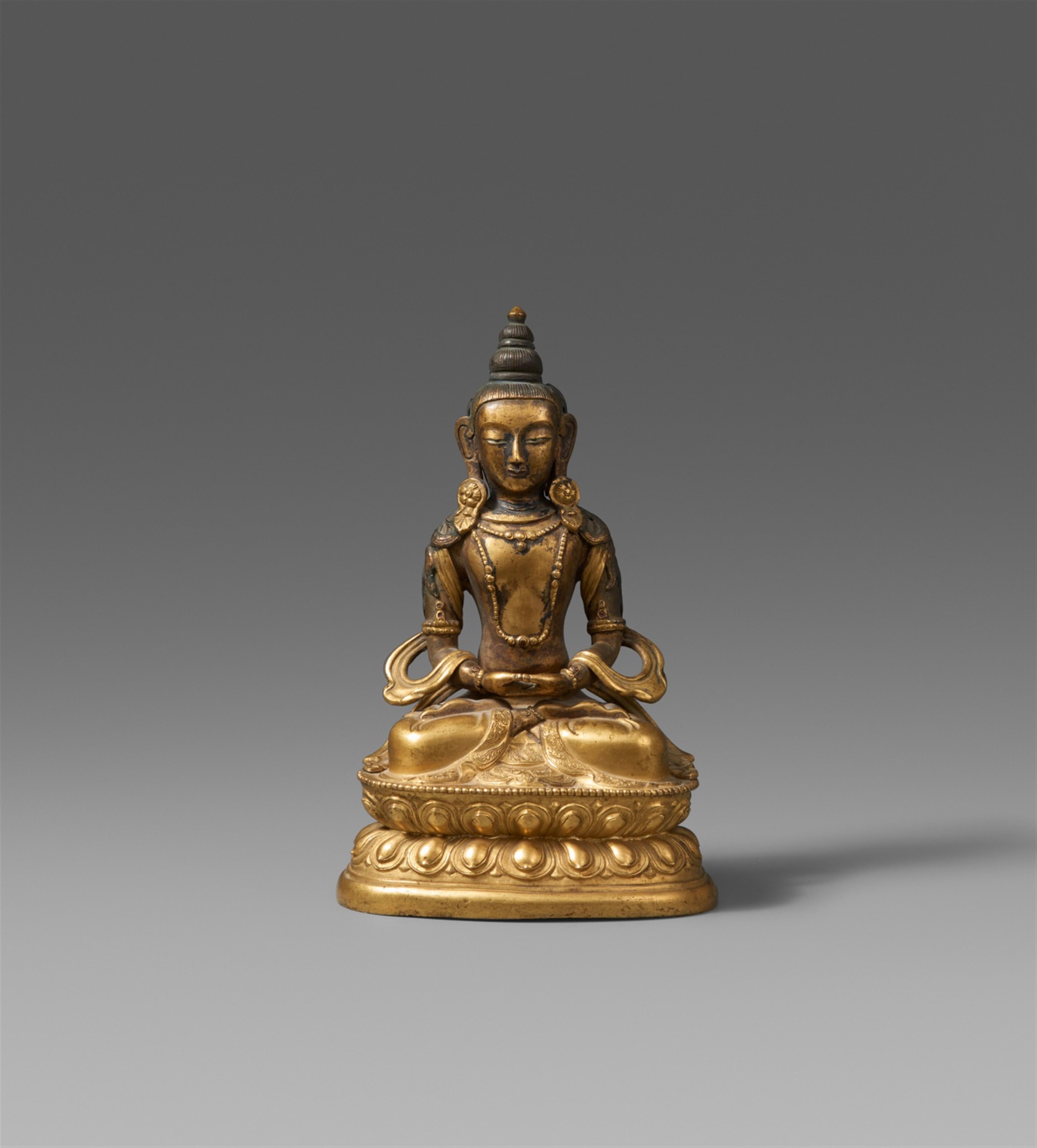 A Tibetochinese gilt bronze figure of Buddha Amitayus. 18th/19th century - image-1