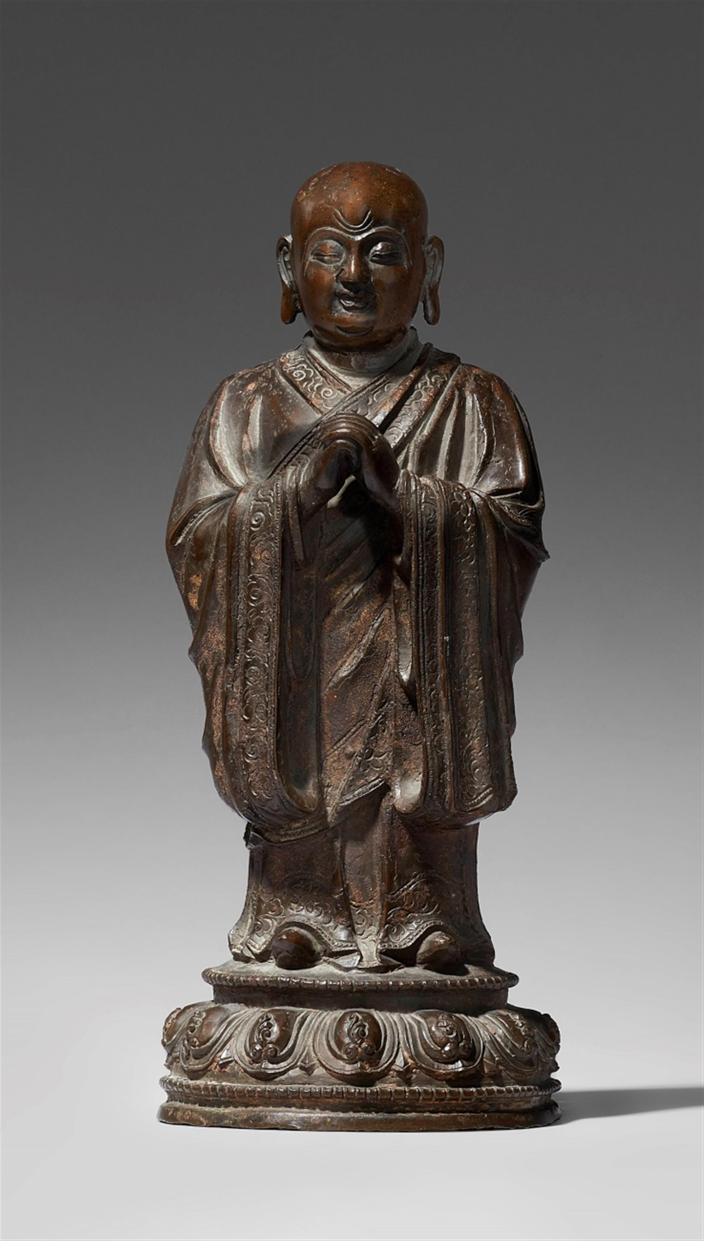 A bronze figure of luohan Ananda. 17th/18th century - image-1
