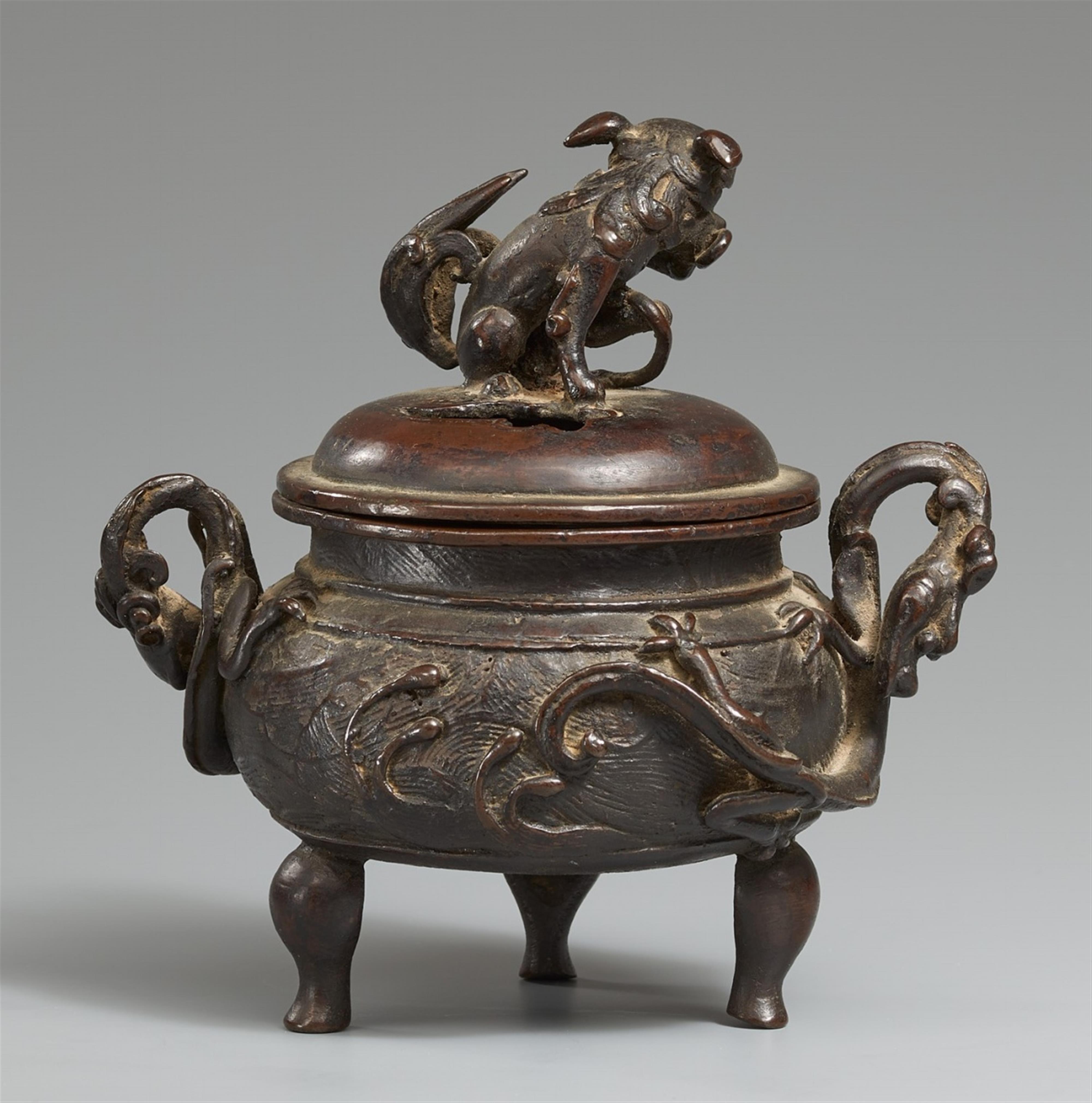 A small bronze incense burner. Ming dynasty - image-2